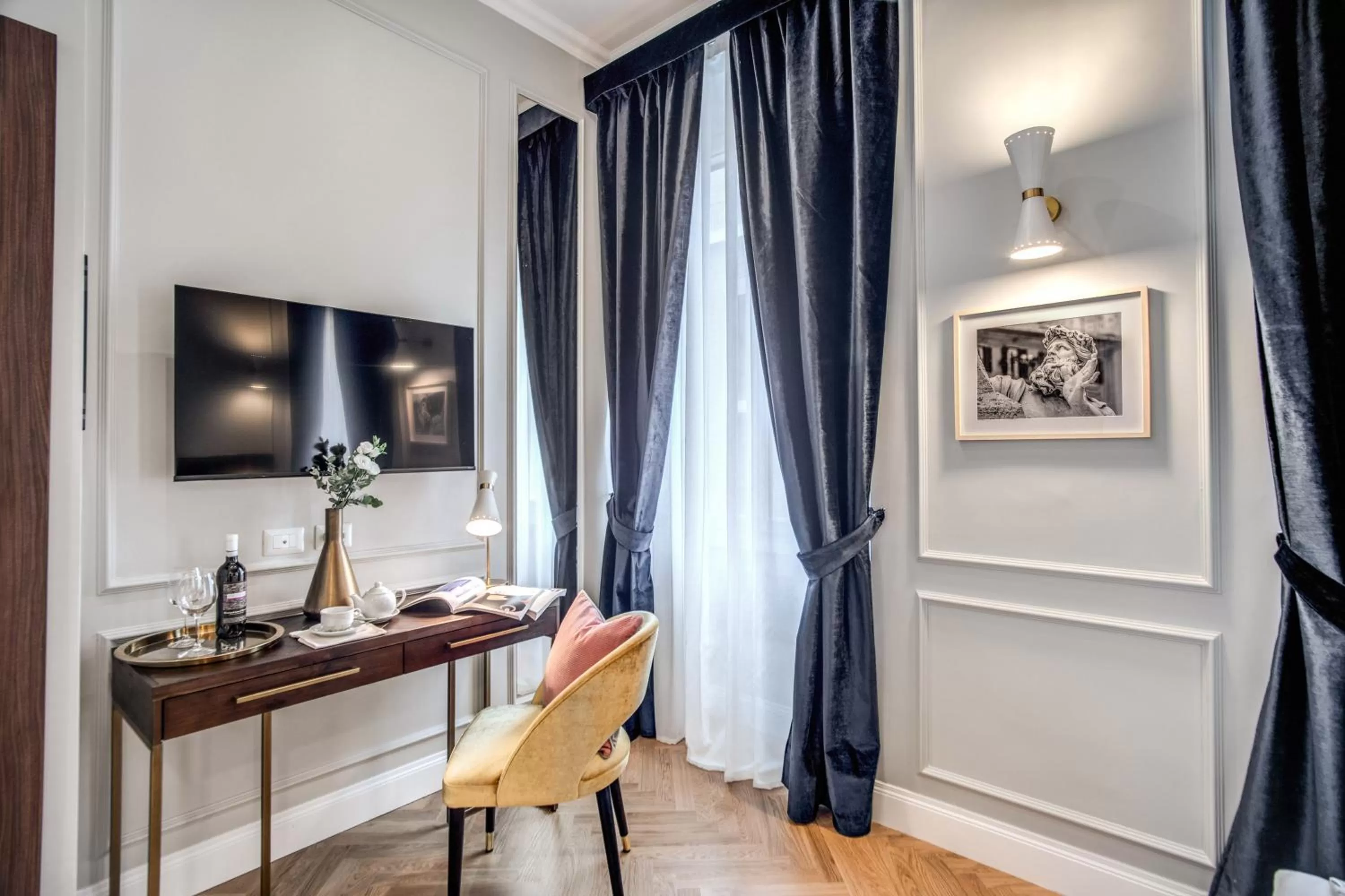 TV and multimedia in Tree Charme Augusto Boutique Hotel