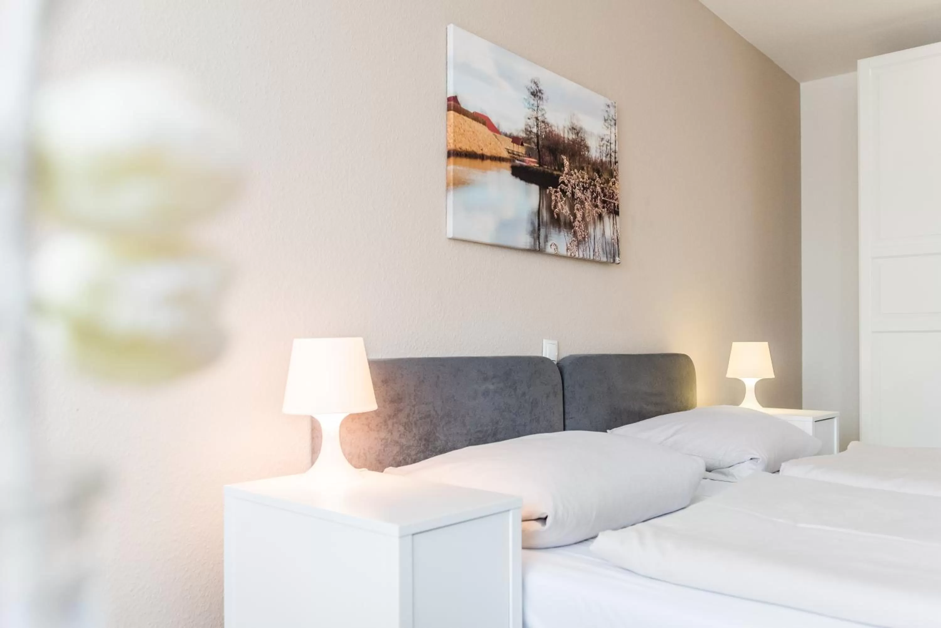 Photo of the whole room, Bed in Schäfers Hotel, Self-Check-in, Cafe und Bäcker am Hotel