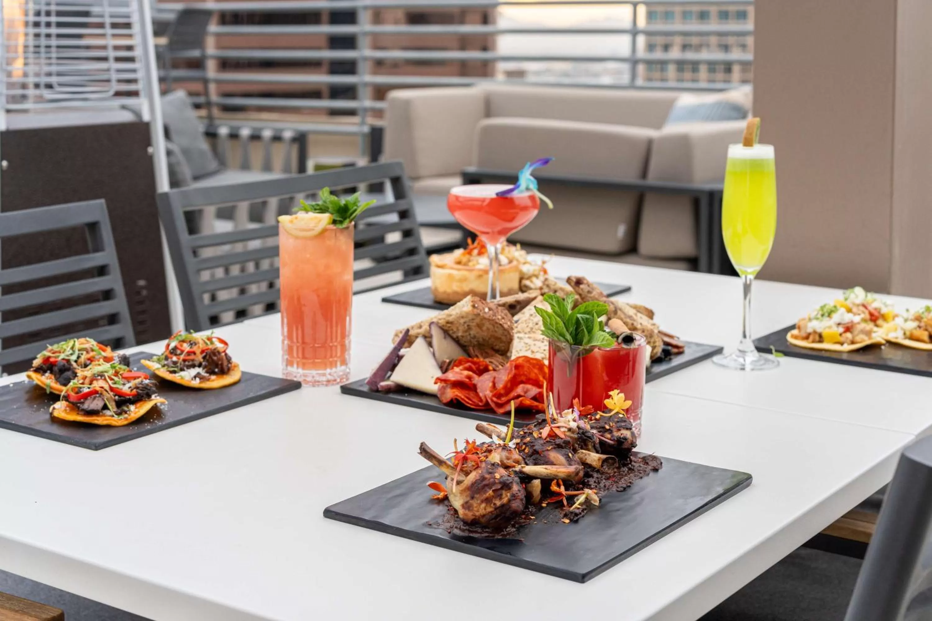 Restaurant/places to eat in Hilton Garden Inn Phoenix Downtown