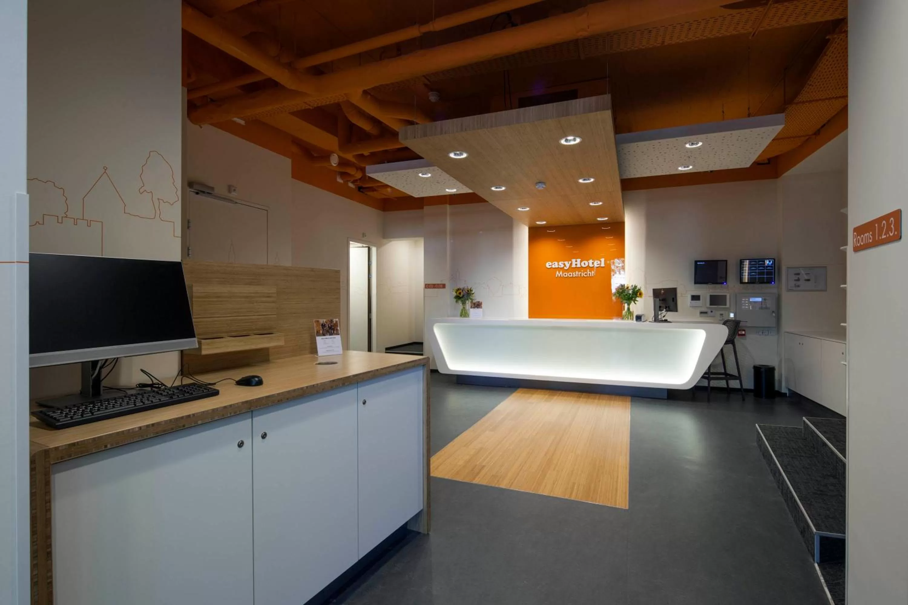 Lobby or reception in easyHotel Maastricht City Centre