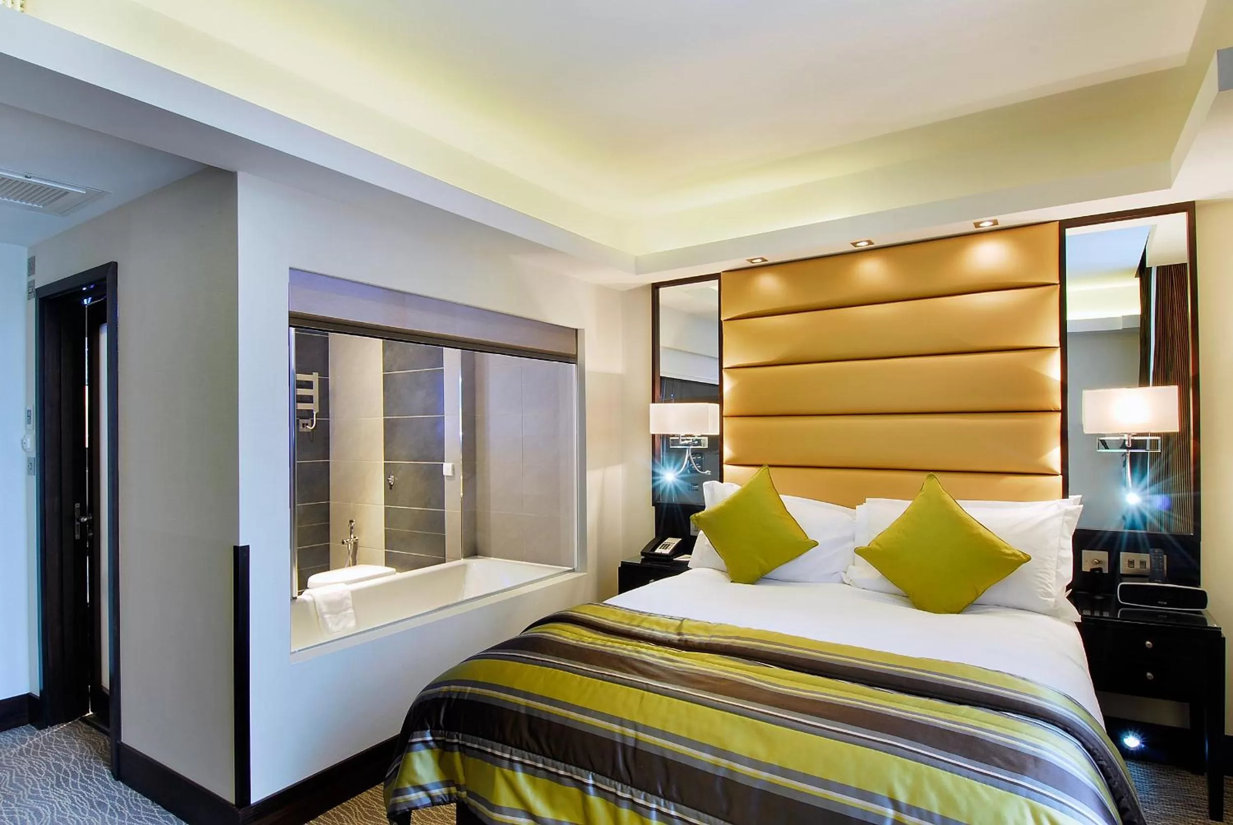 Bedroom, Bed in Park Grand Mayfair