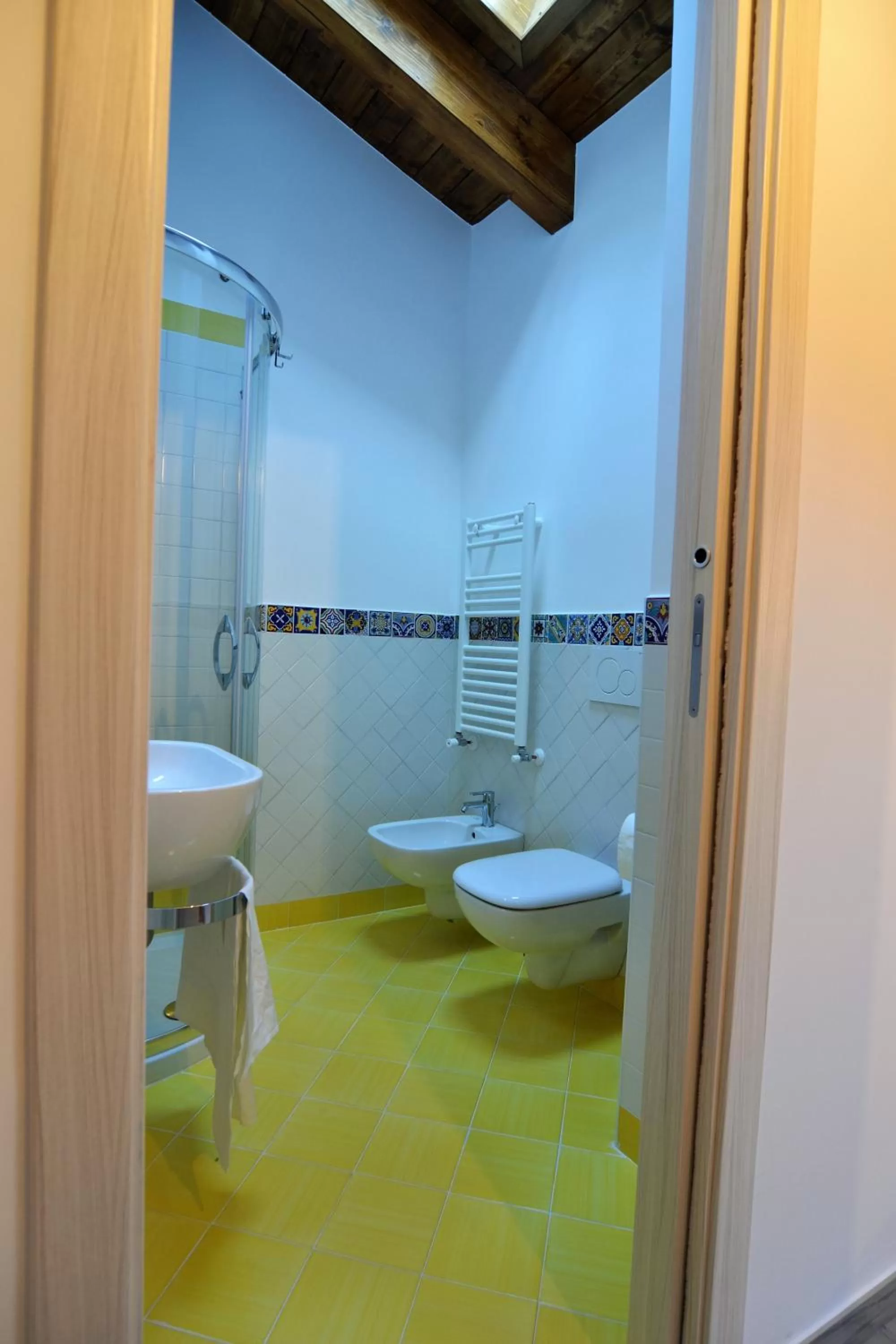 Bathroom in Songbird