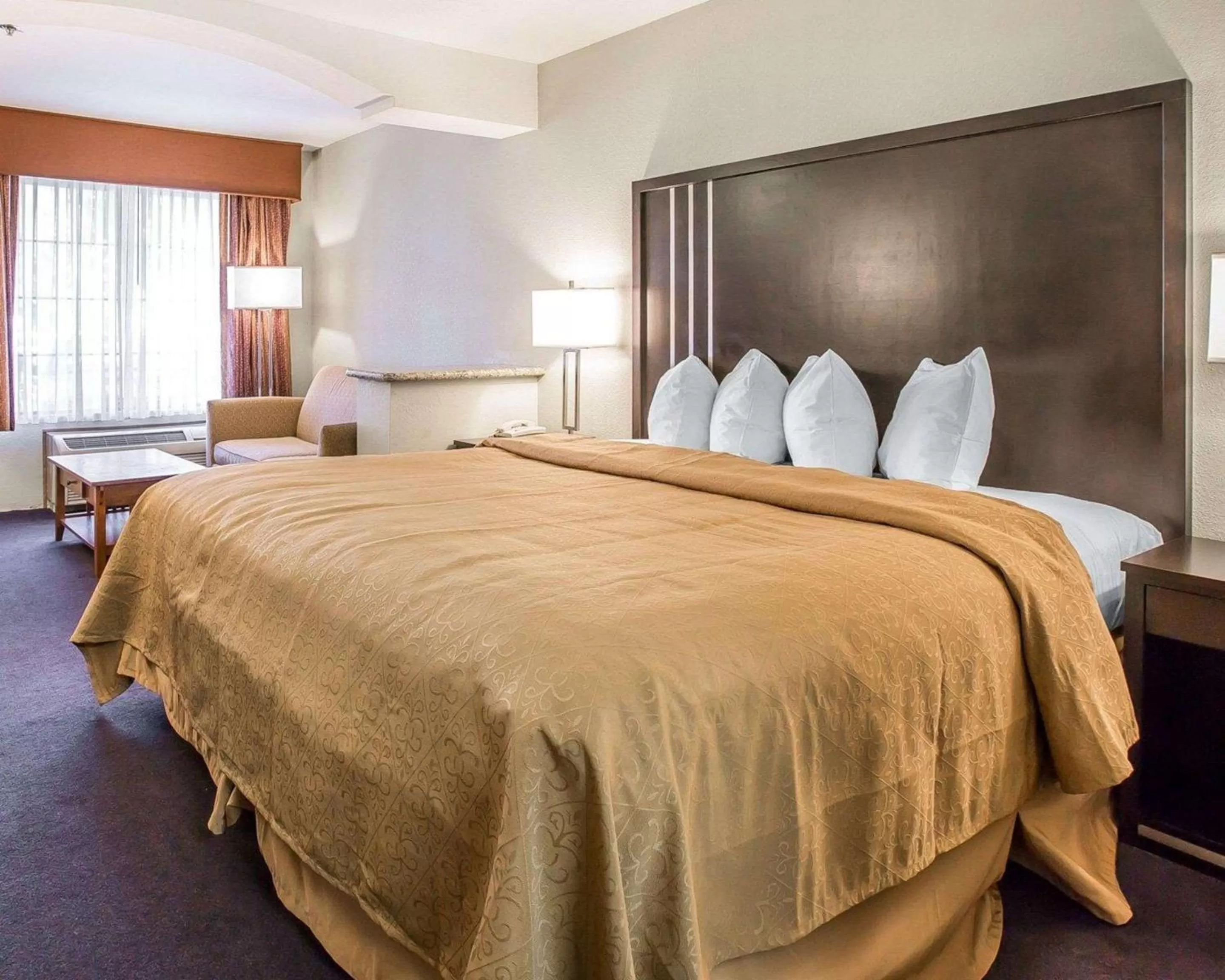 Bedroom, Bed in Quality Inn & Suites Woodland - Sacramento Airport