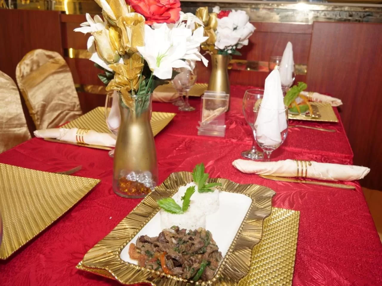 Restaurant/places to eat in Marriot Metropolitan Hotel