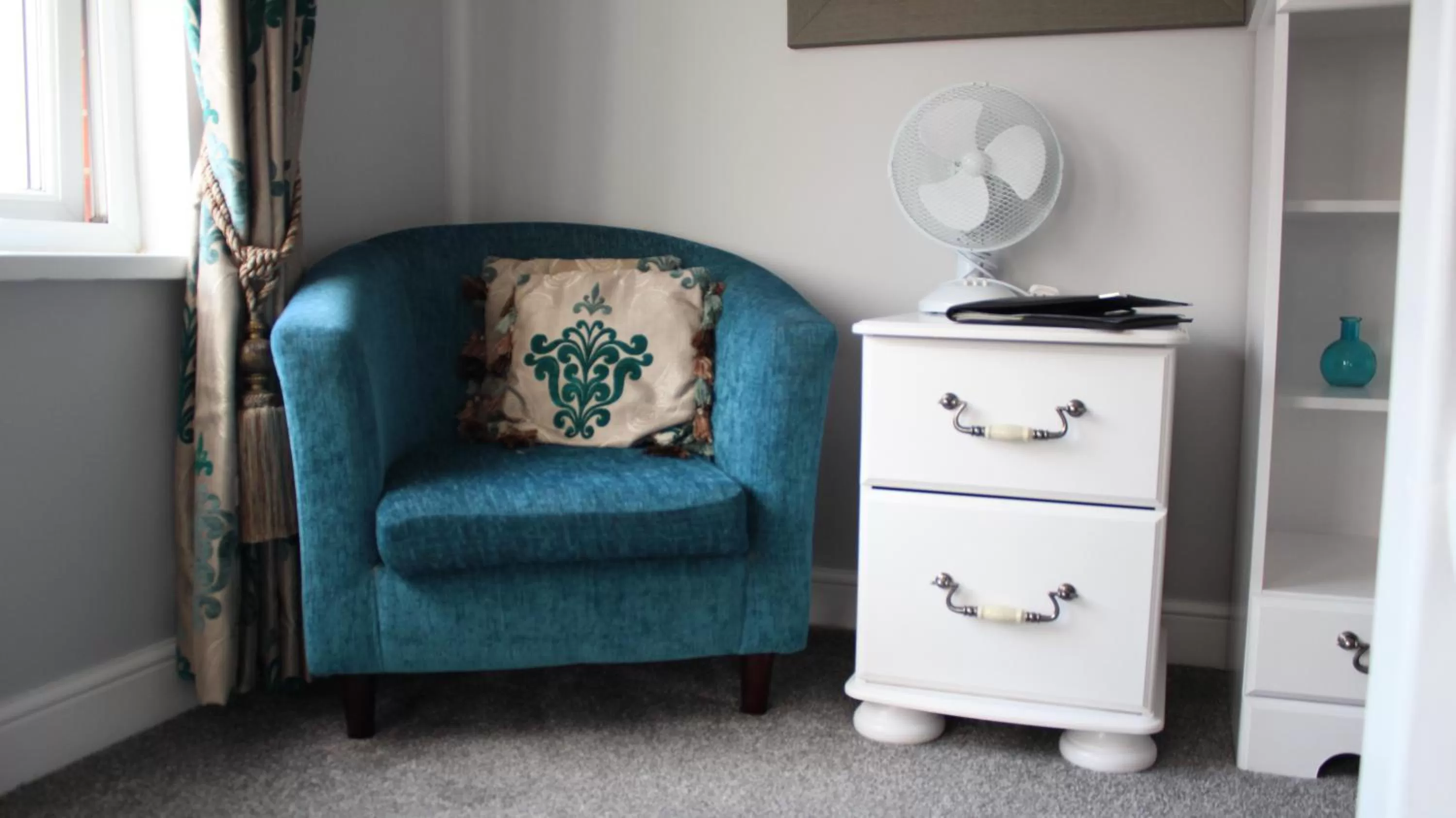 Seating area in The Whittington and Cat