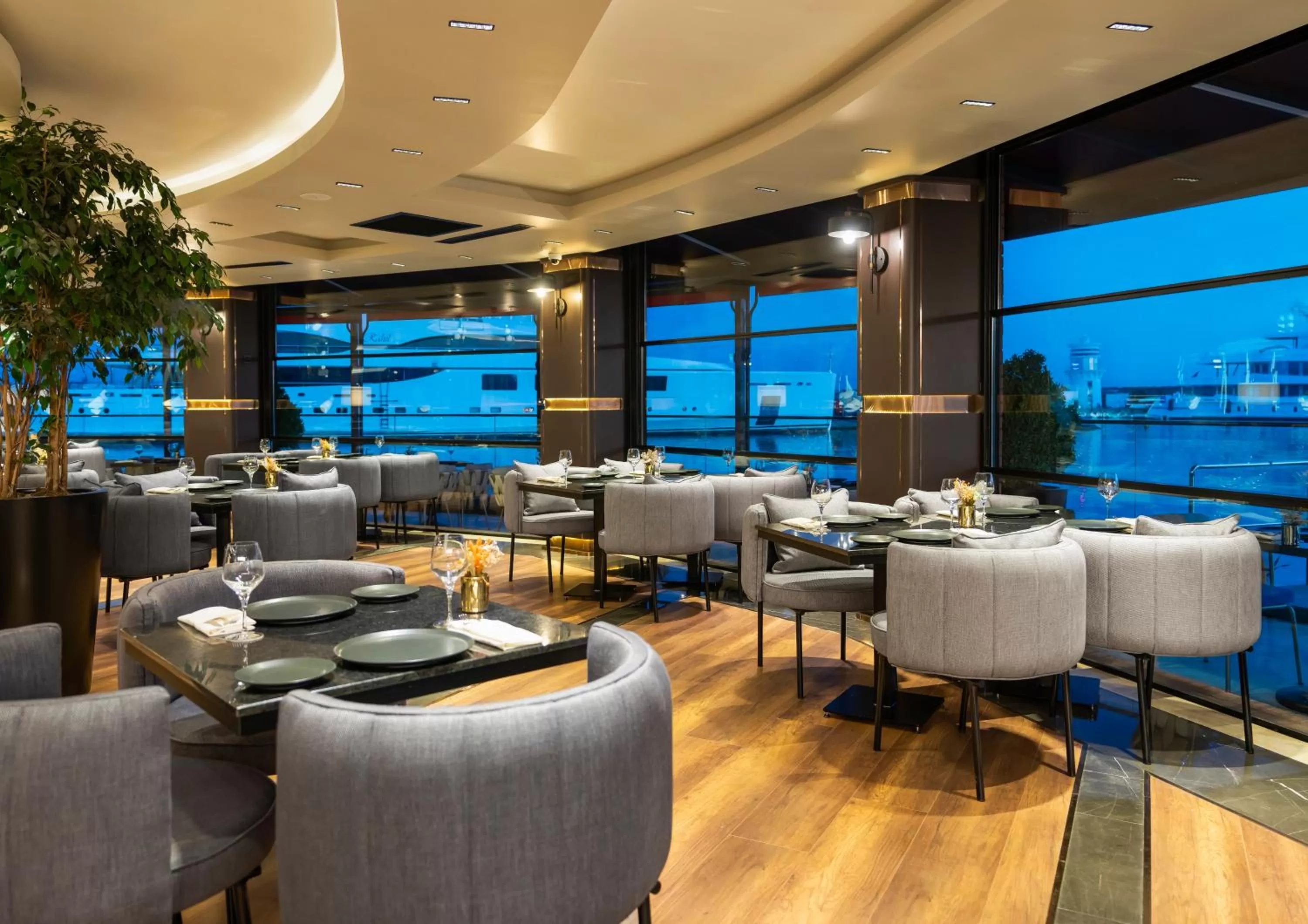 Restaurant/places to eat in Crowne Plaza - Istanbul Tuzla Viaport Marina by IHG