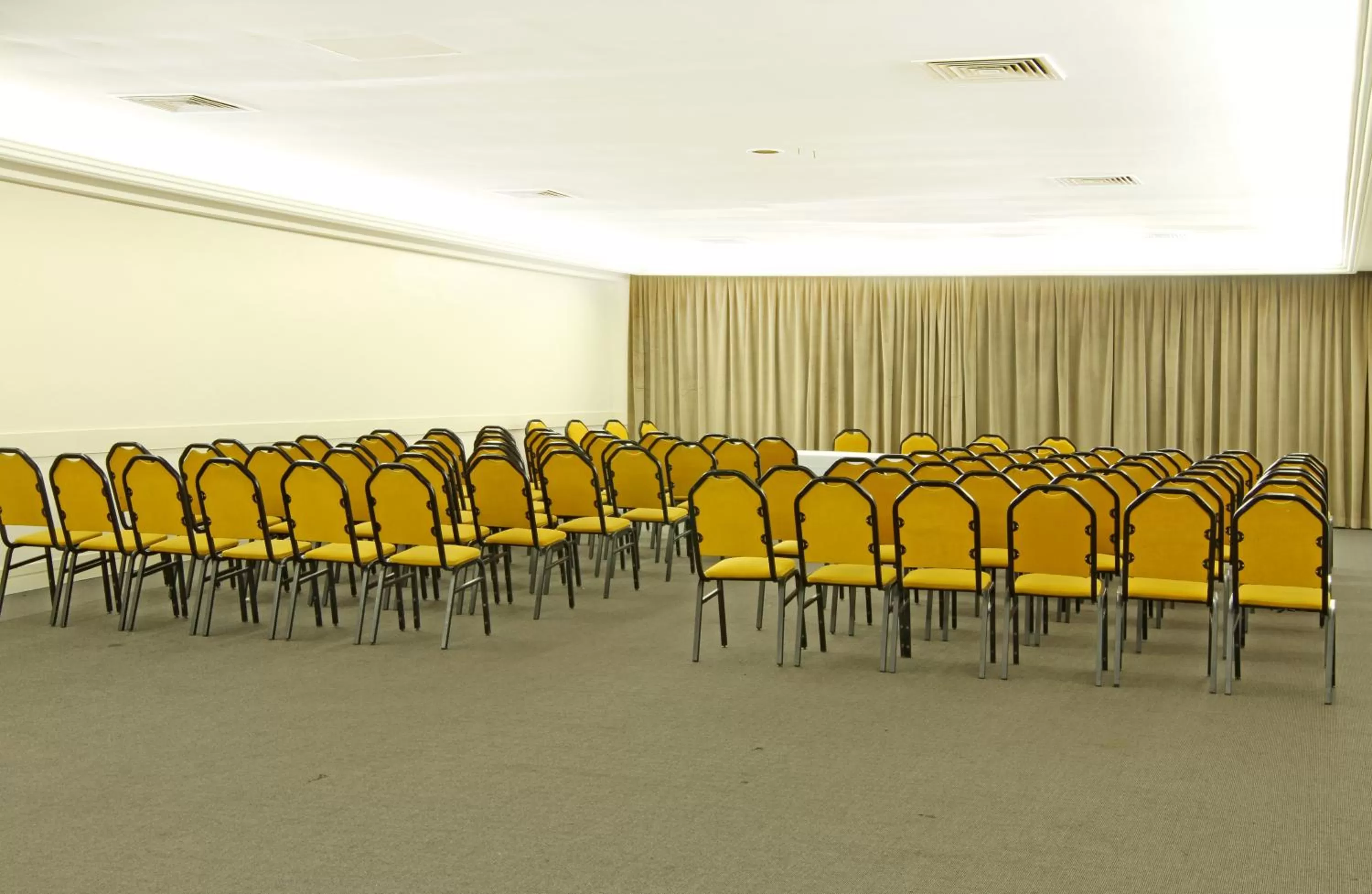 Business facilities in Braston Augusta Hotel by Castelo Itaipava