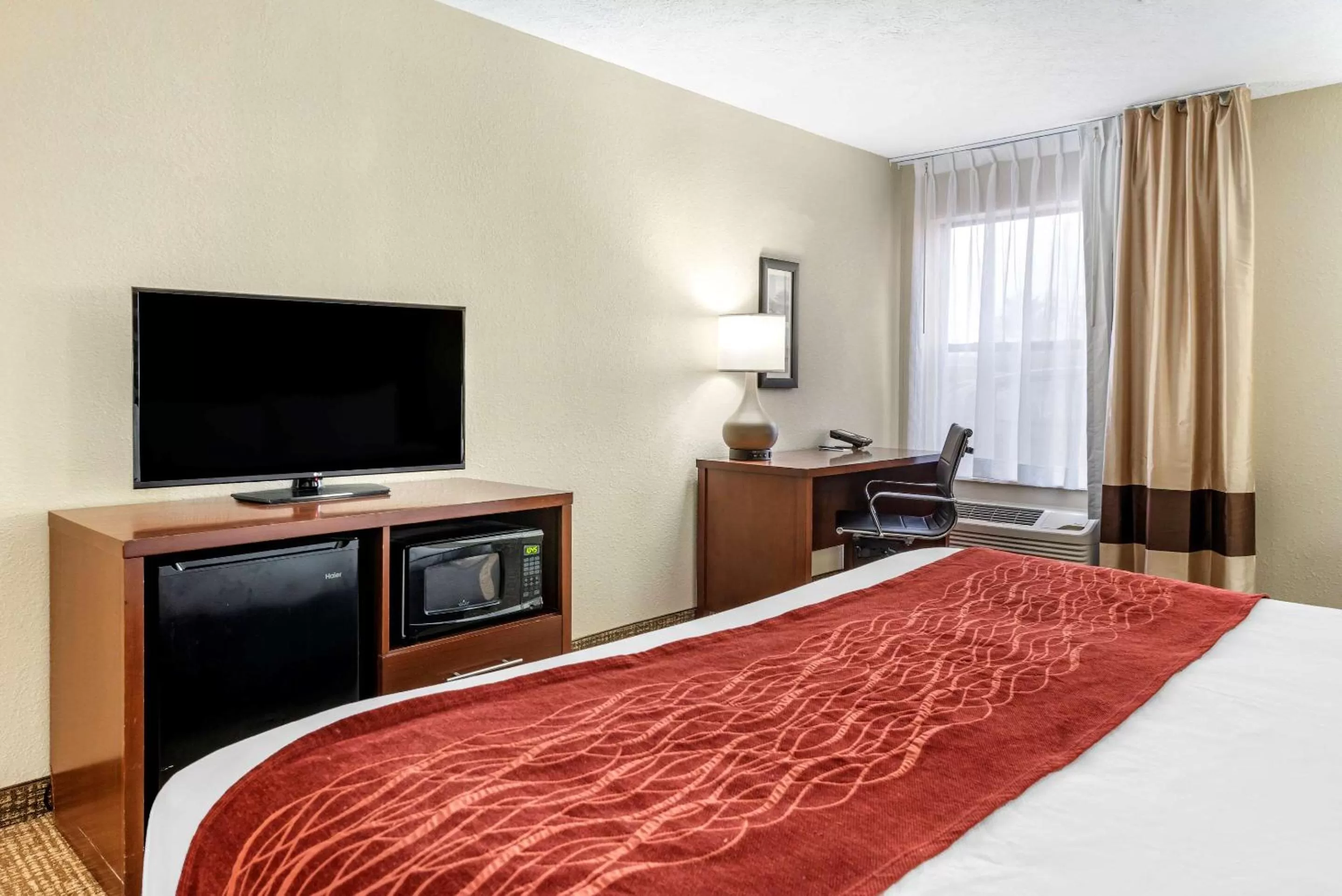 Photo of the whole room in Comfort Inn & Suites Cincinnati Eastgate