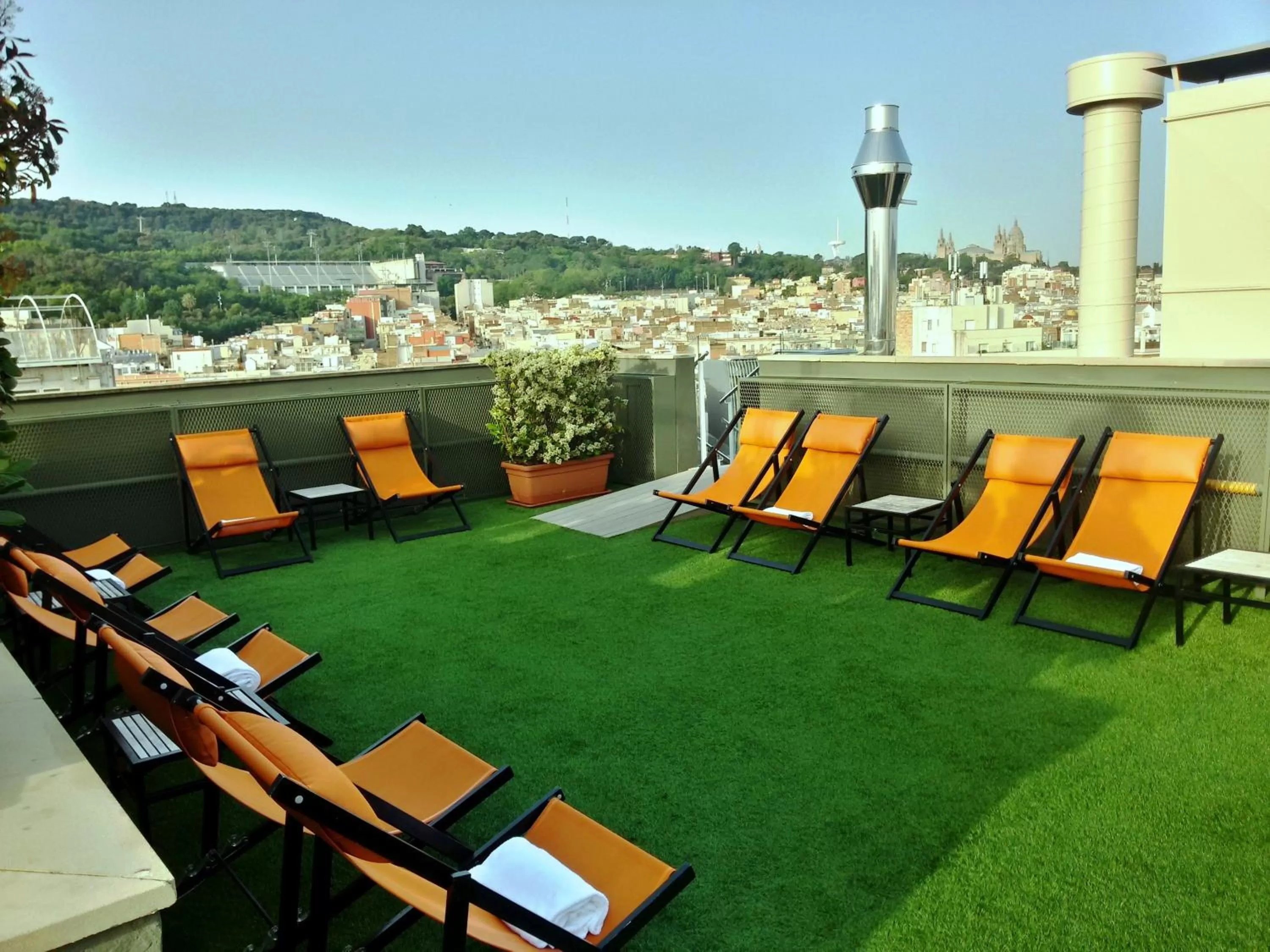 Swimming pool in Hotel Barcelona Universal