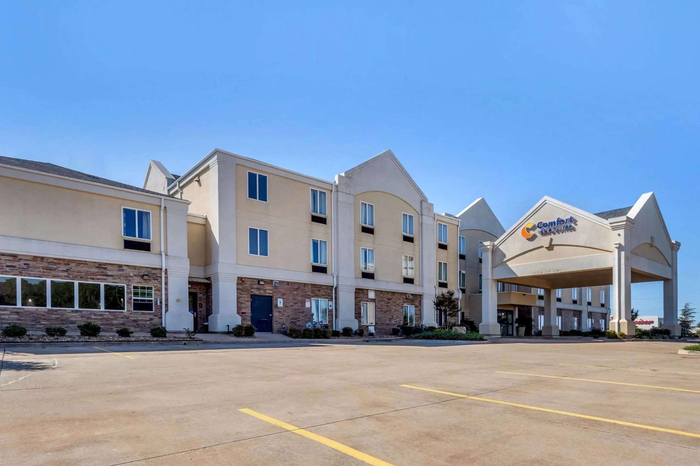 Property building in Comfort Inn & Suites Perry I-35