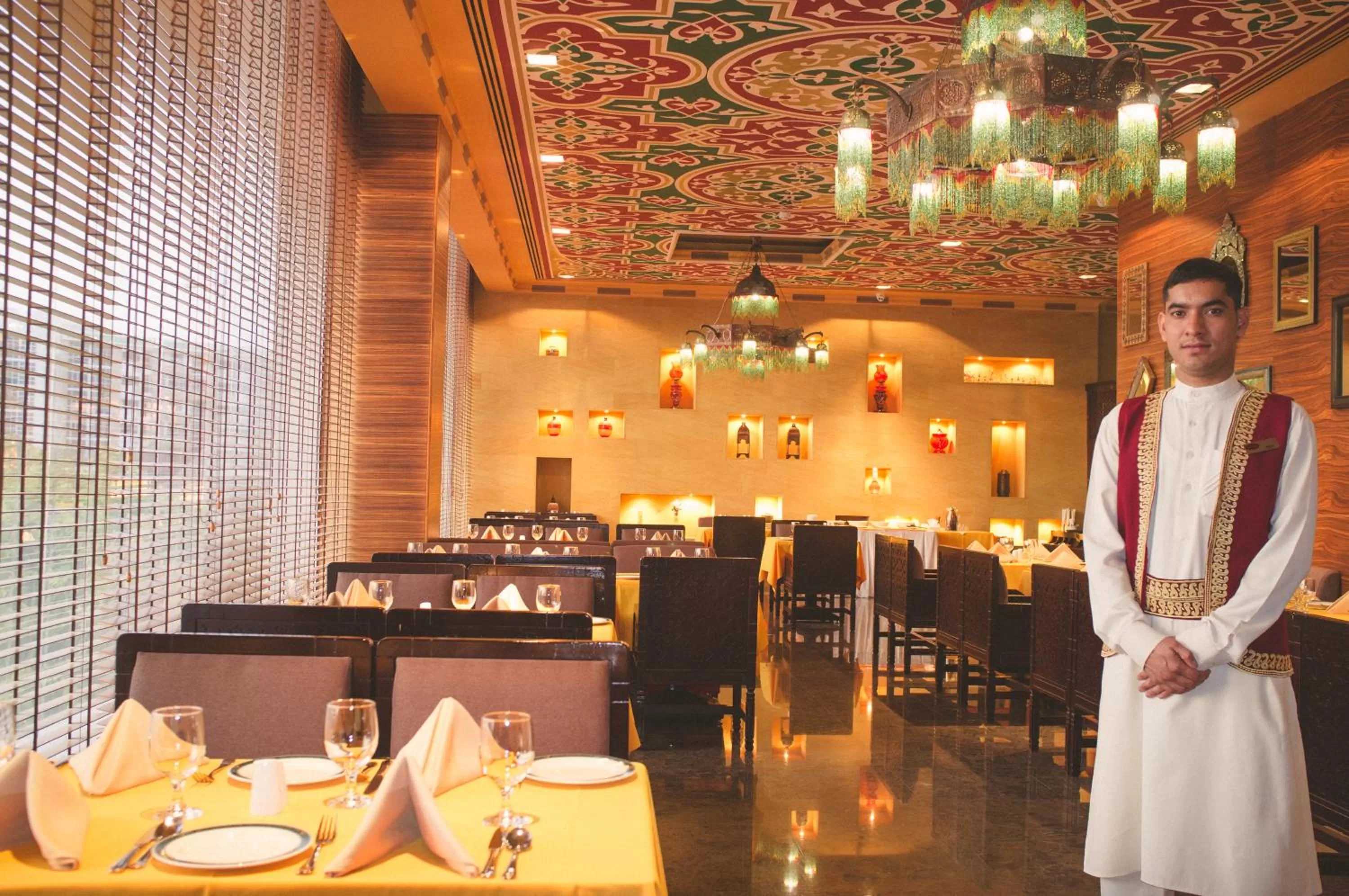 Restaurant/places to eat in Asdal Boutique Hotel Seef