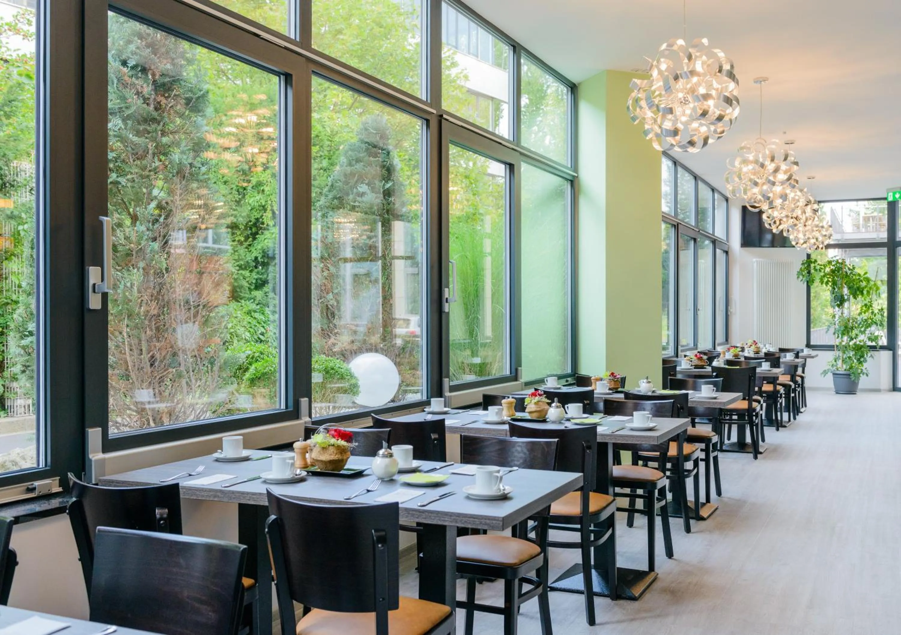 Restaurant/places to eat in Novina Hotel Wöhrdersee Nürnberg City