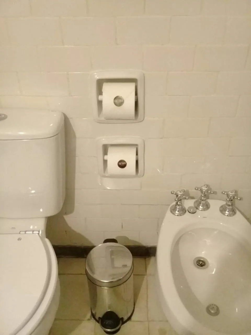 Toilet in Factoria Hotel