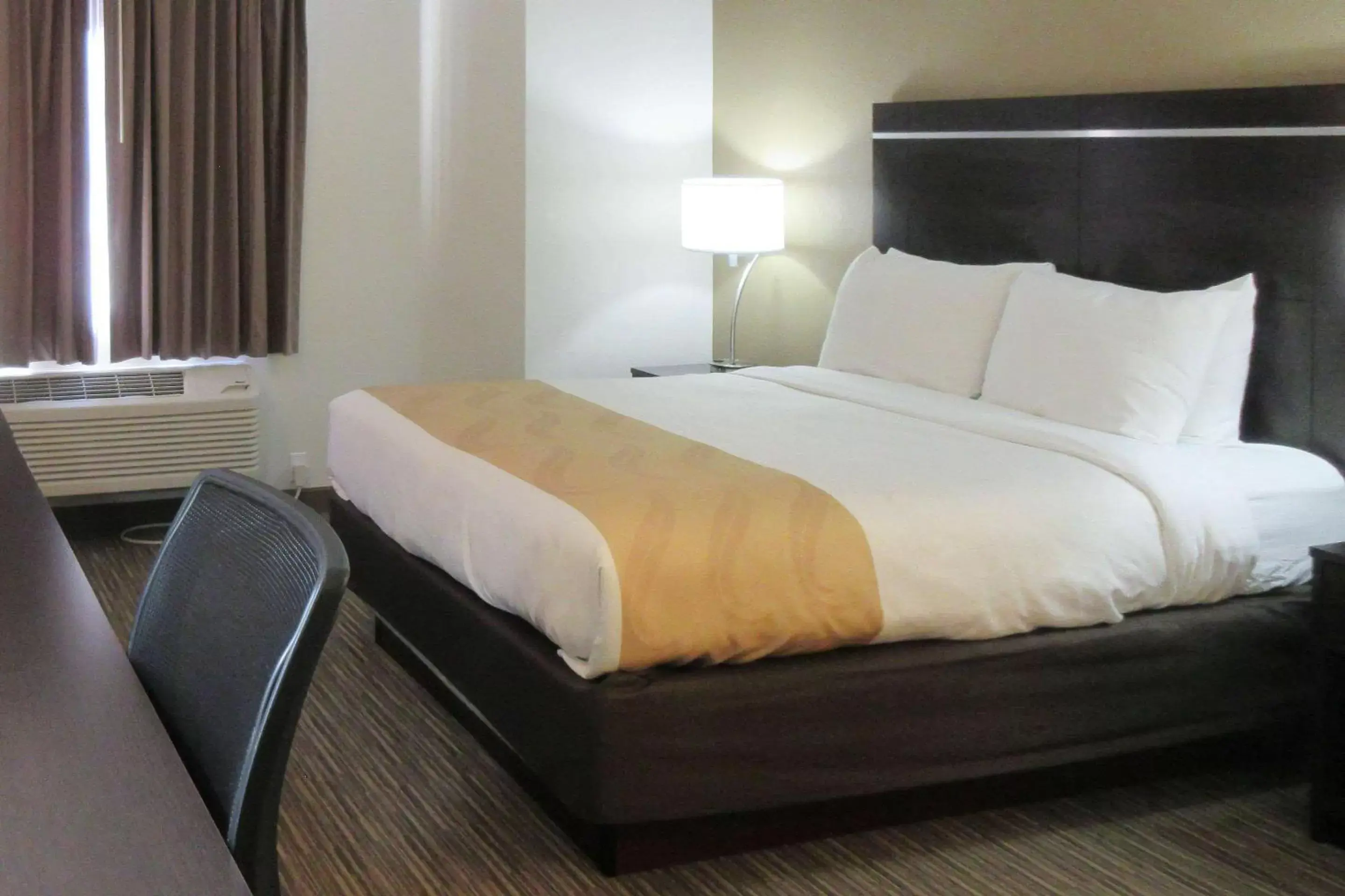 King Suite - Non-Smoking in Quality Inn & Suites Meridian - West Boise King Suite - Non-Smoking in Quality Inn & Suites Meridian - West Boise