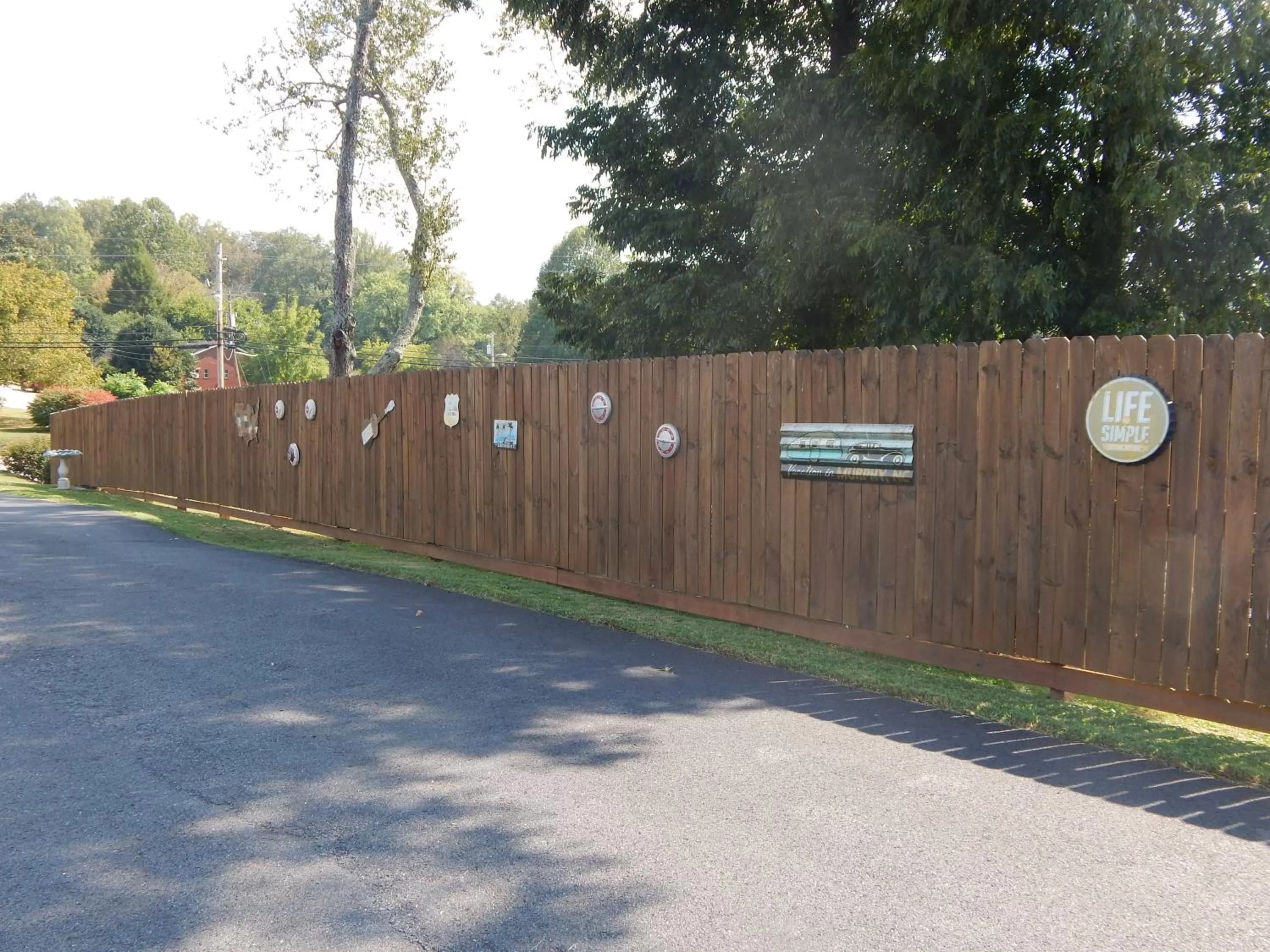 Decorative detail in Sunset Motel