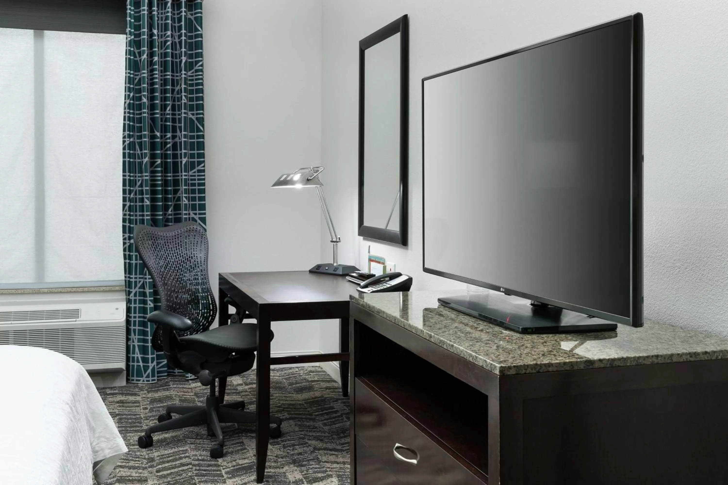 Bedroom, Bed in Hilton Garden Inn Dothan