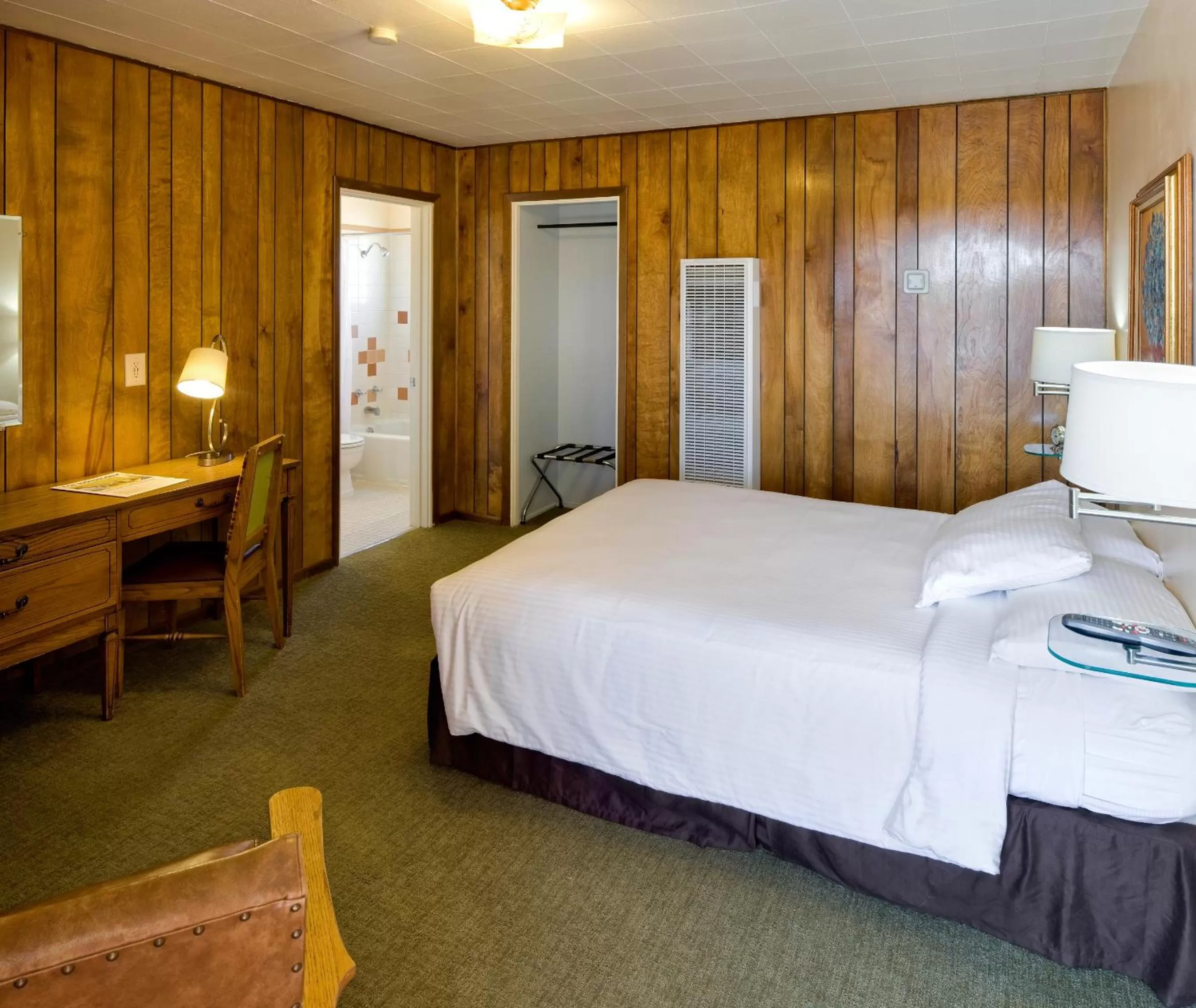 Bed in Sunset Motel Moriarty