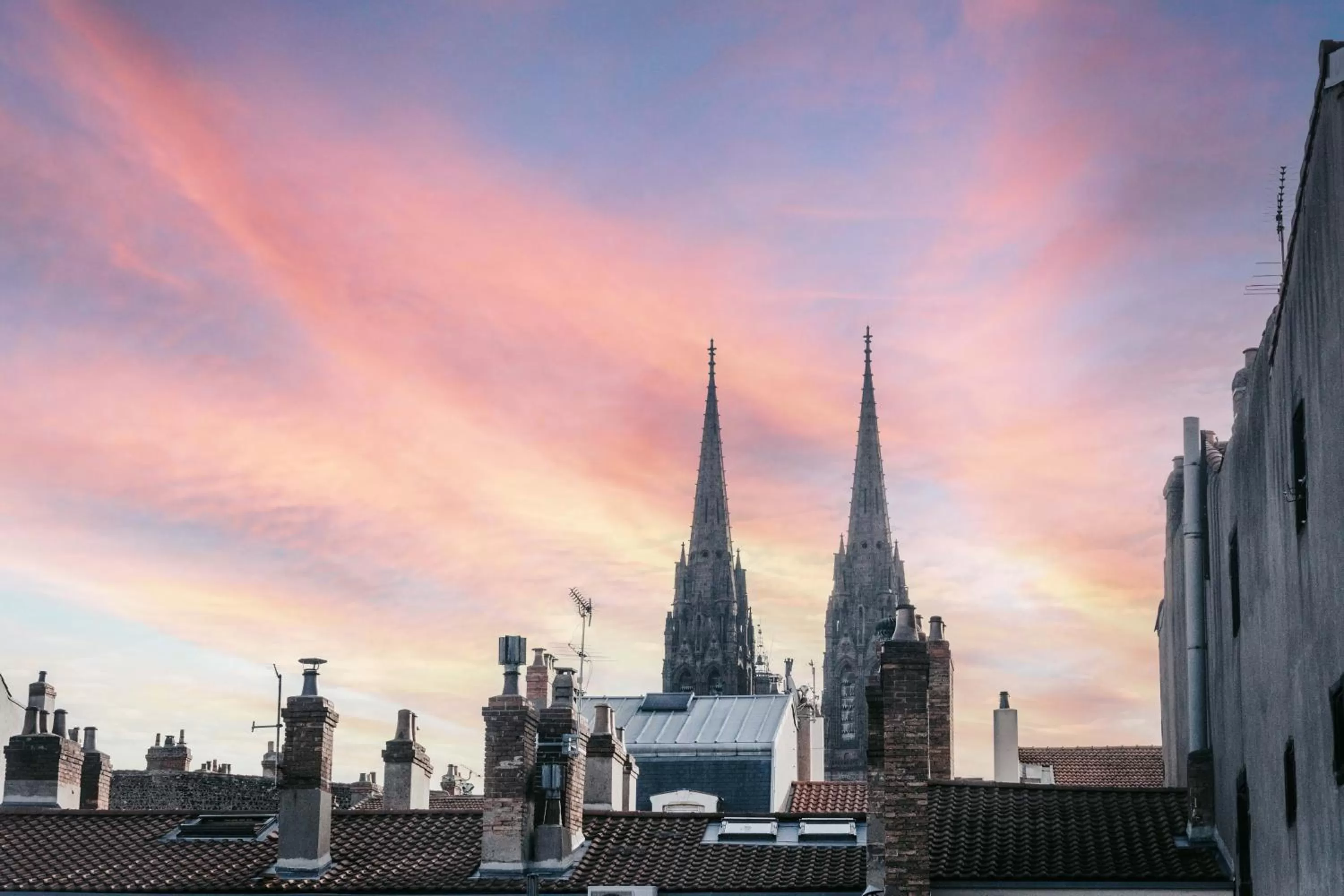 Landmark view in CIT'HÔTEL LE DAV Clermont-Ferrand Centre
