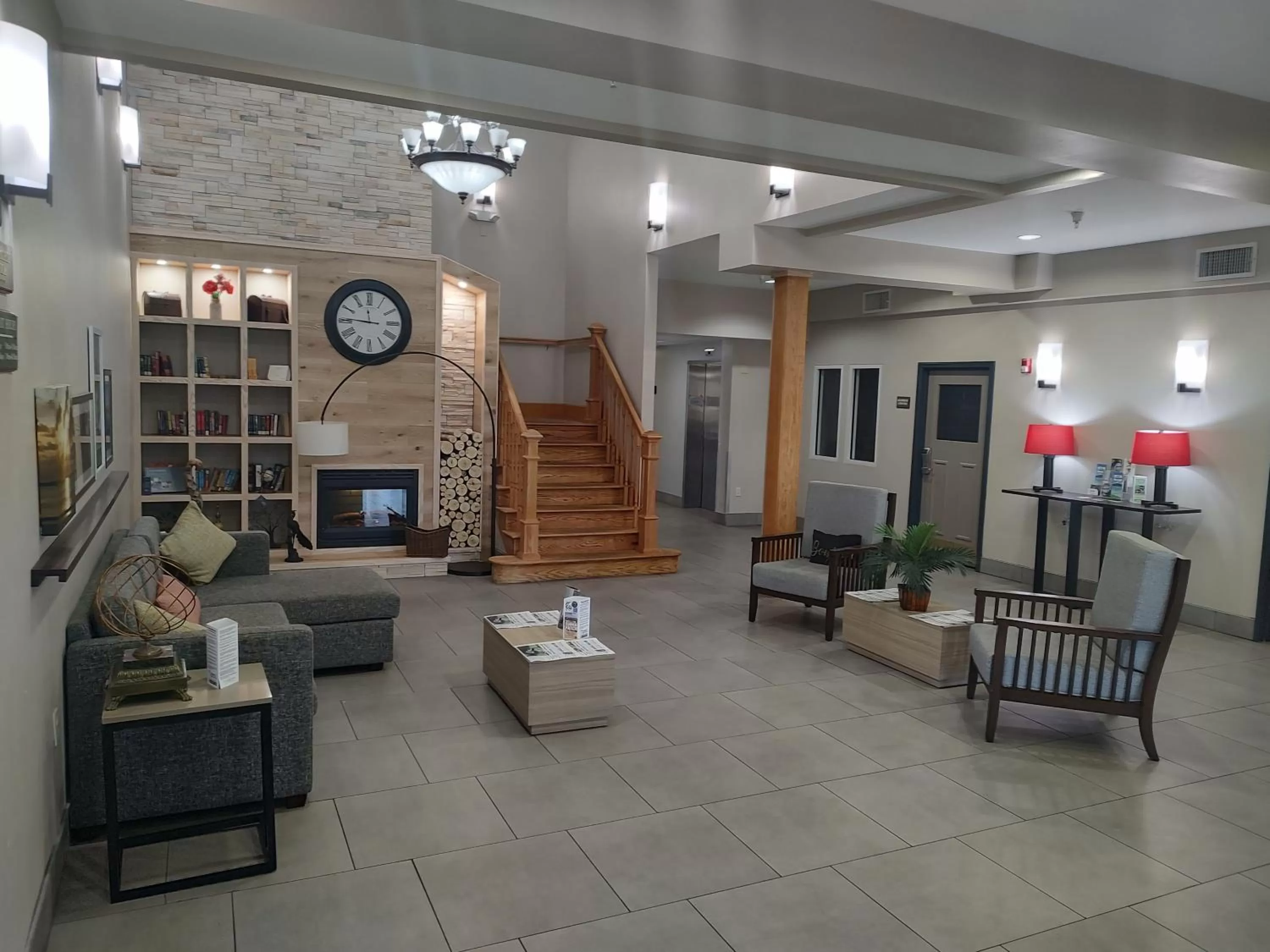 Seating area in Country Inn & Suites by Radisson, Hinesville, GA