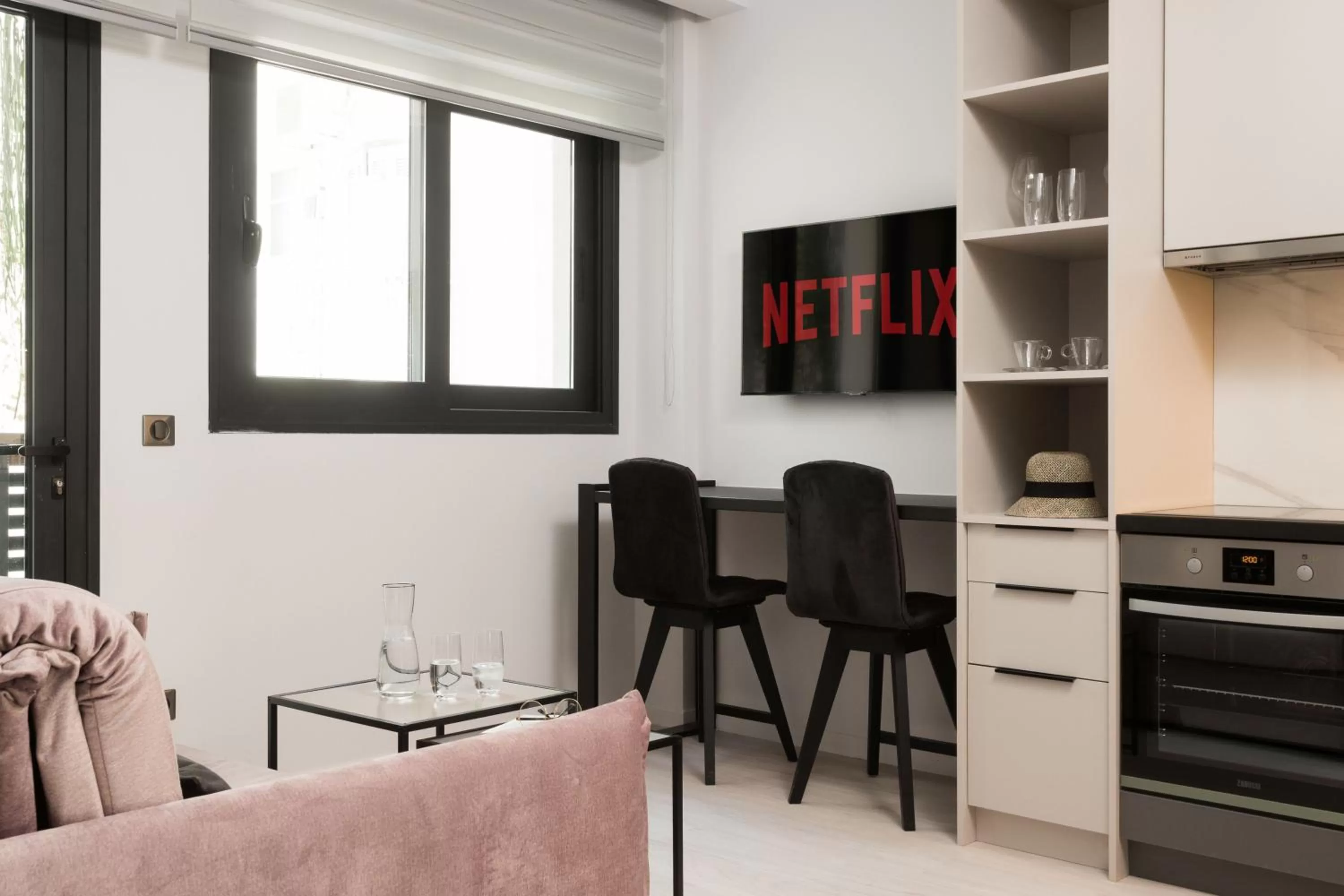 TV and multimedia in LUX&EASY Athens Downtown Apartments