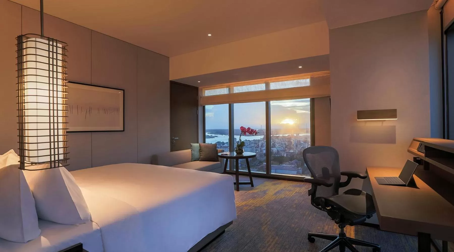 Bed in Pan Pacific Yangon