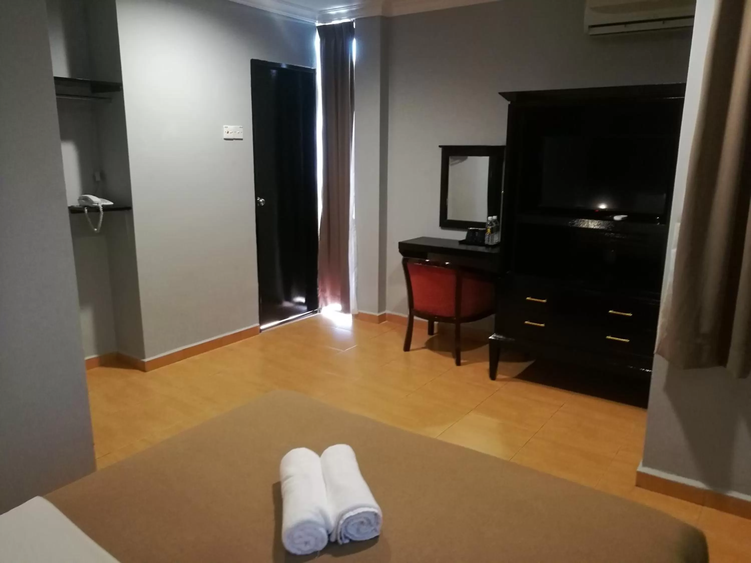 Breakfast, Bed in Grandpa Hotel