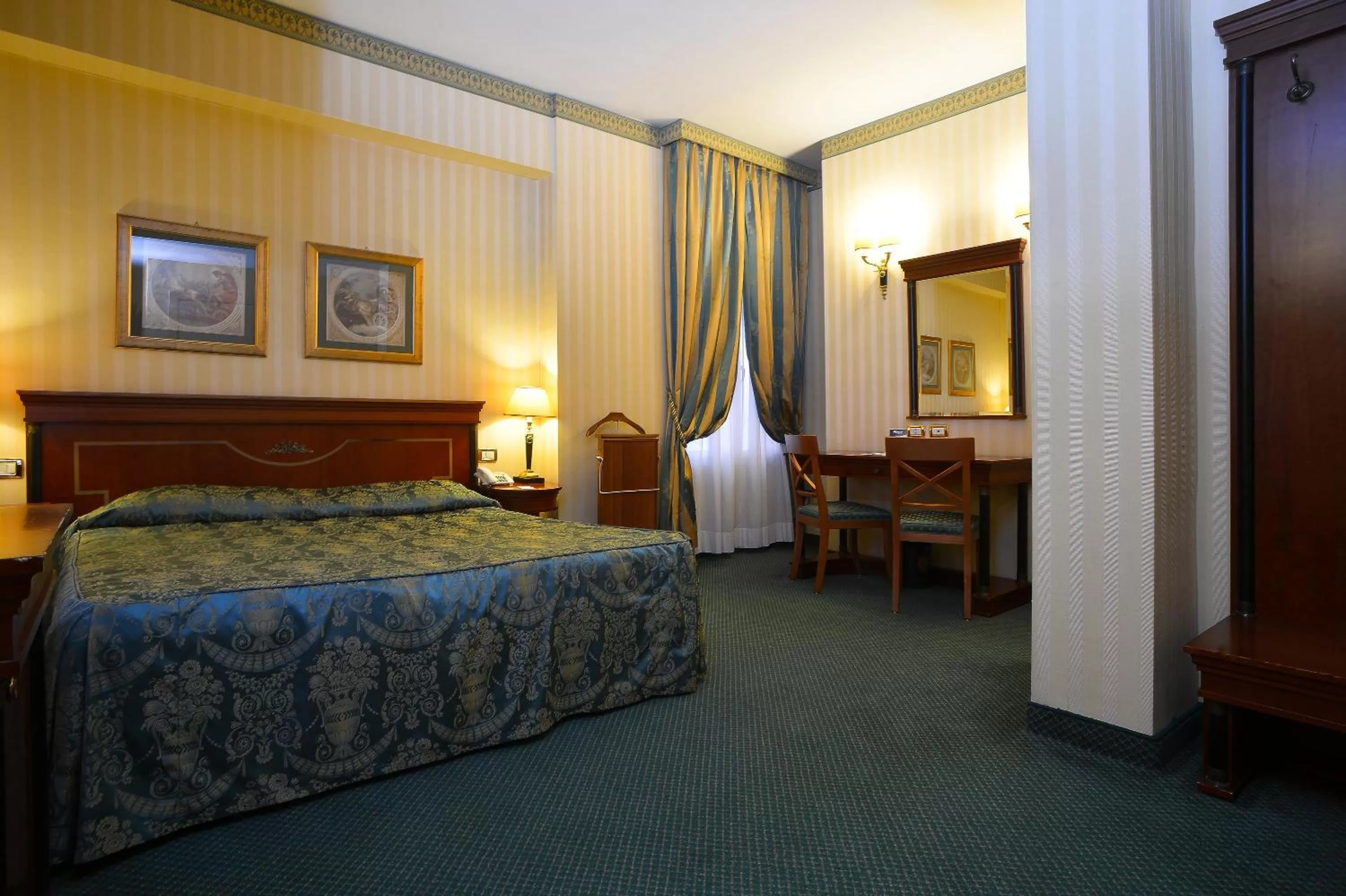 Photo of the whole room, Bed in Zanhotel Europa