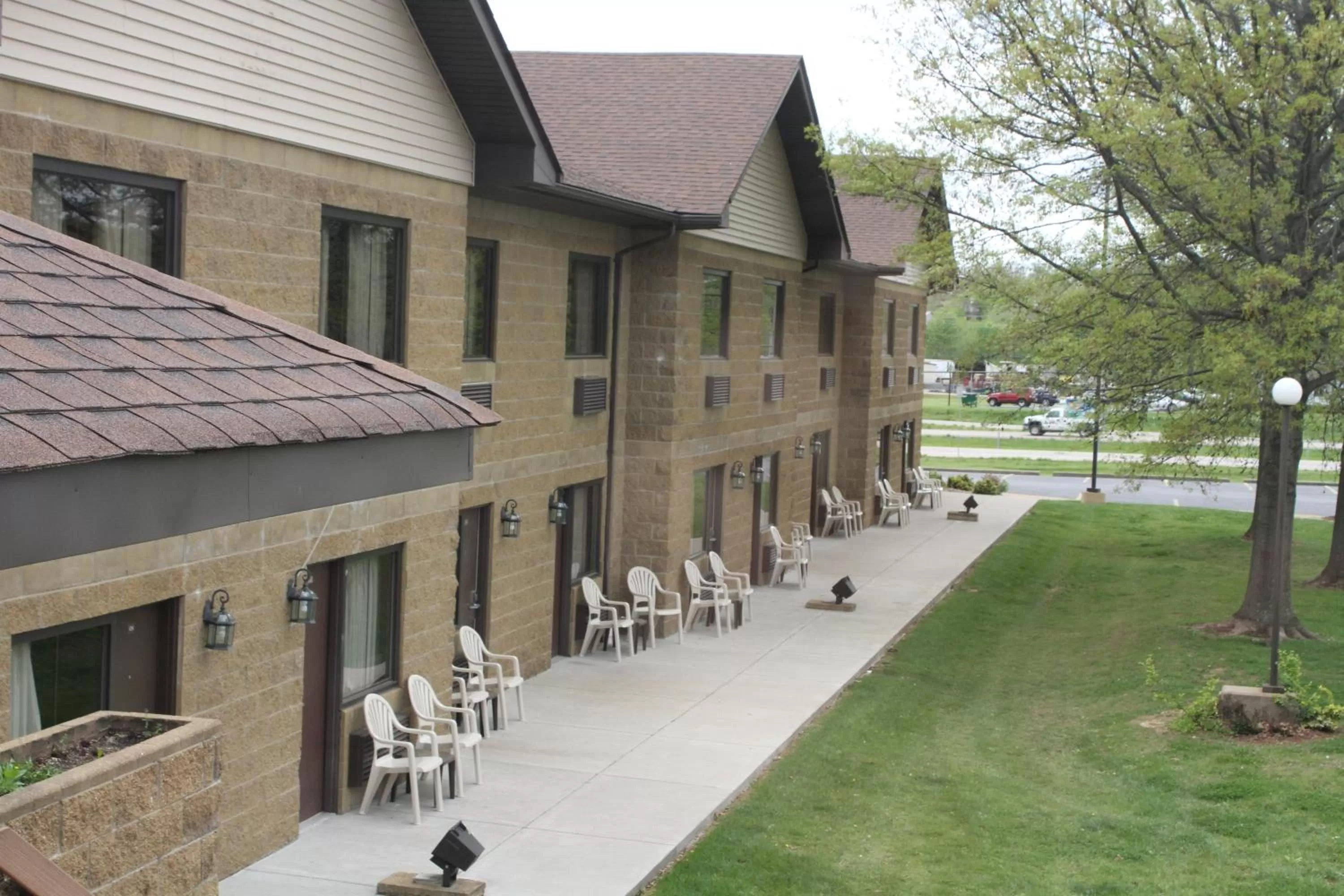 Property building in Baymont Inn and Suites by Wyndham Farmington, MO