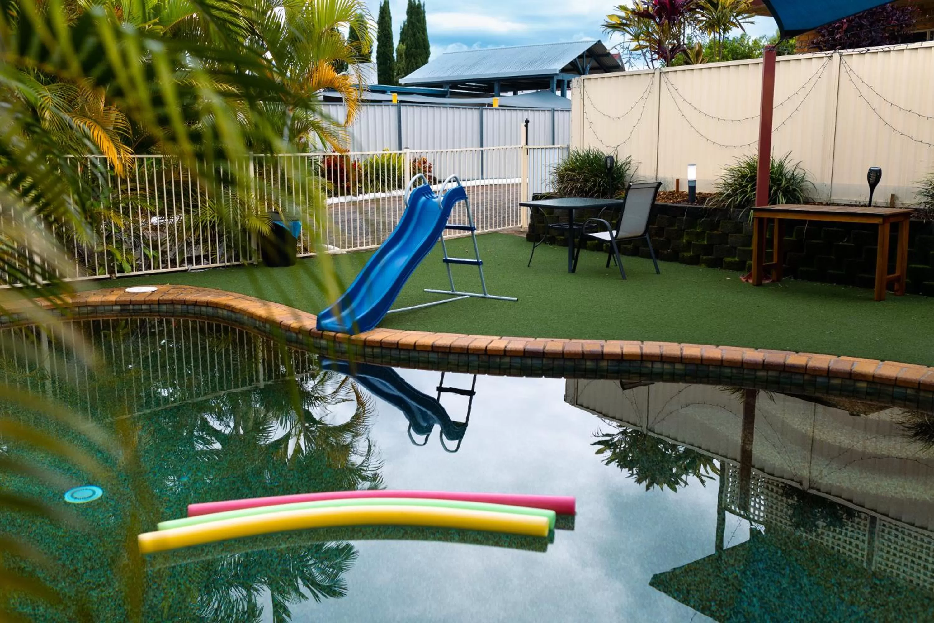 Kennedy Drive Boutique Motel - Close To City Centre & Airport