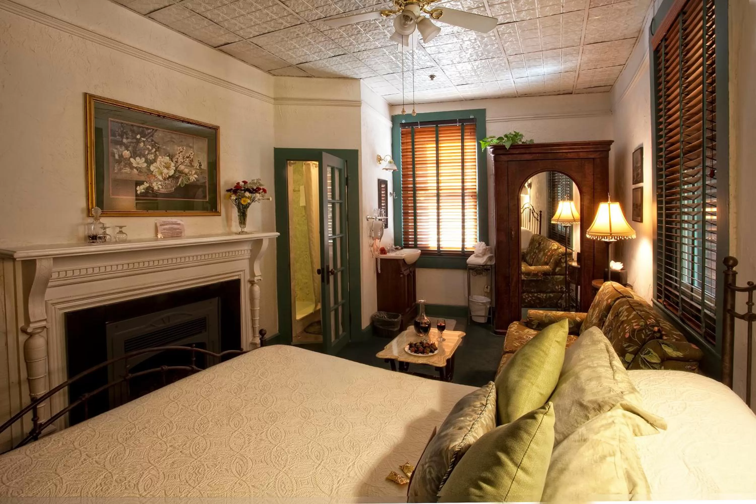 Photo of the whole room, Bed in St. Francis Inn - Saint Augustine