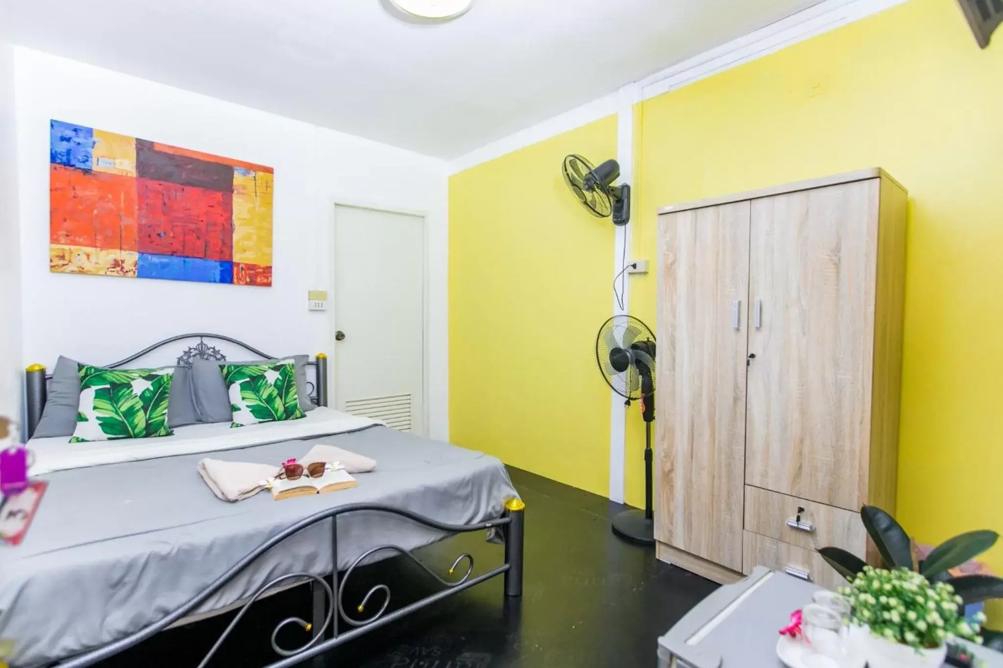 Double Fan Room with Private Bathroom in MANDARIN LODGE by victor Double Fan Room with Private Bathroom in MANDARIN LODGE by victor