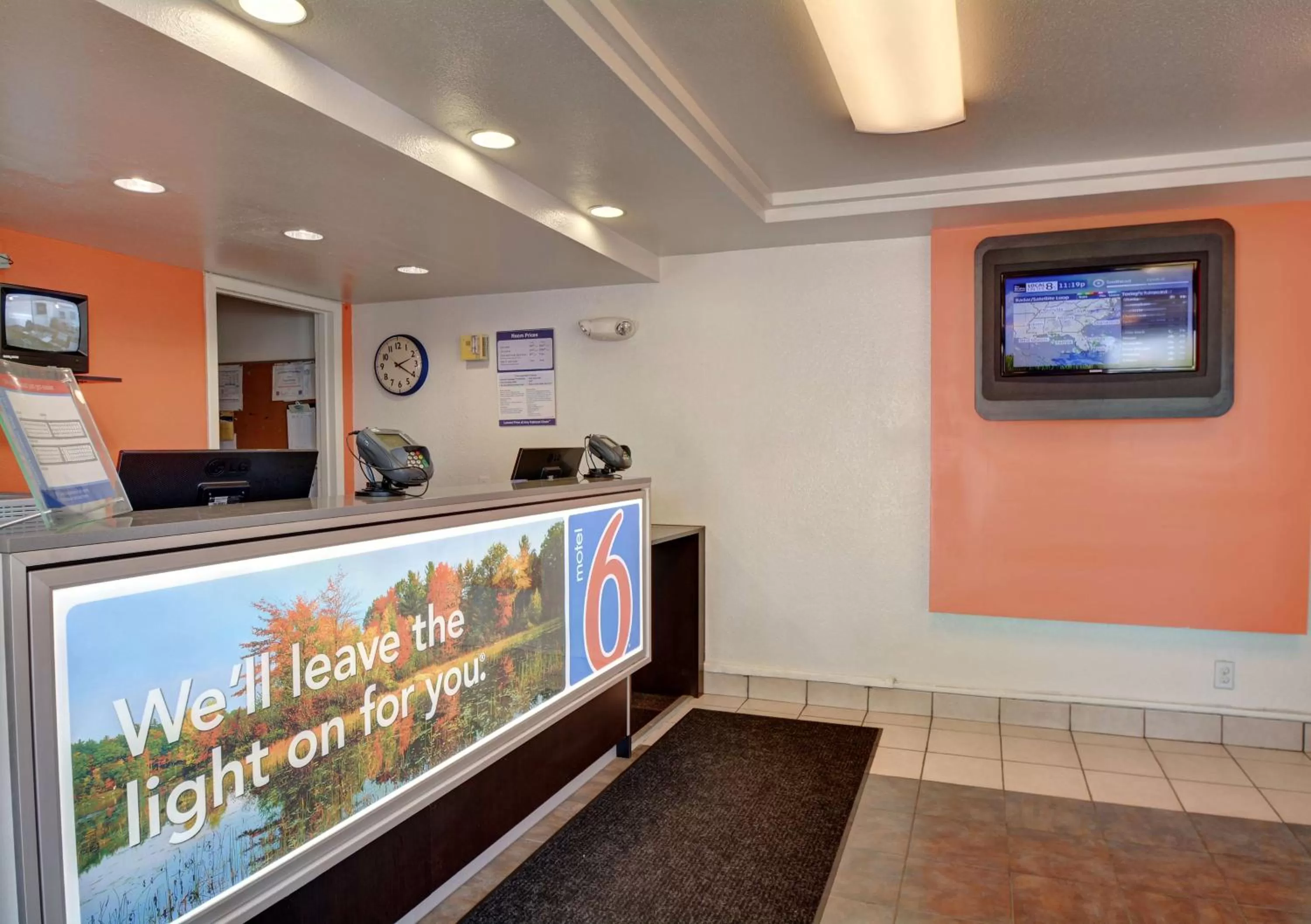 TV and multimedia in Motel 6-Chicopee, MA - Springfield
