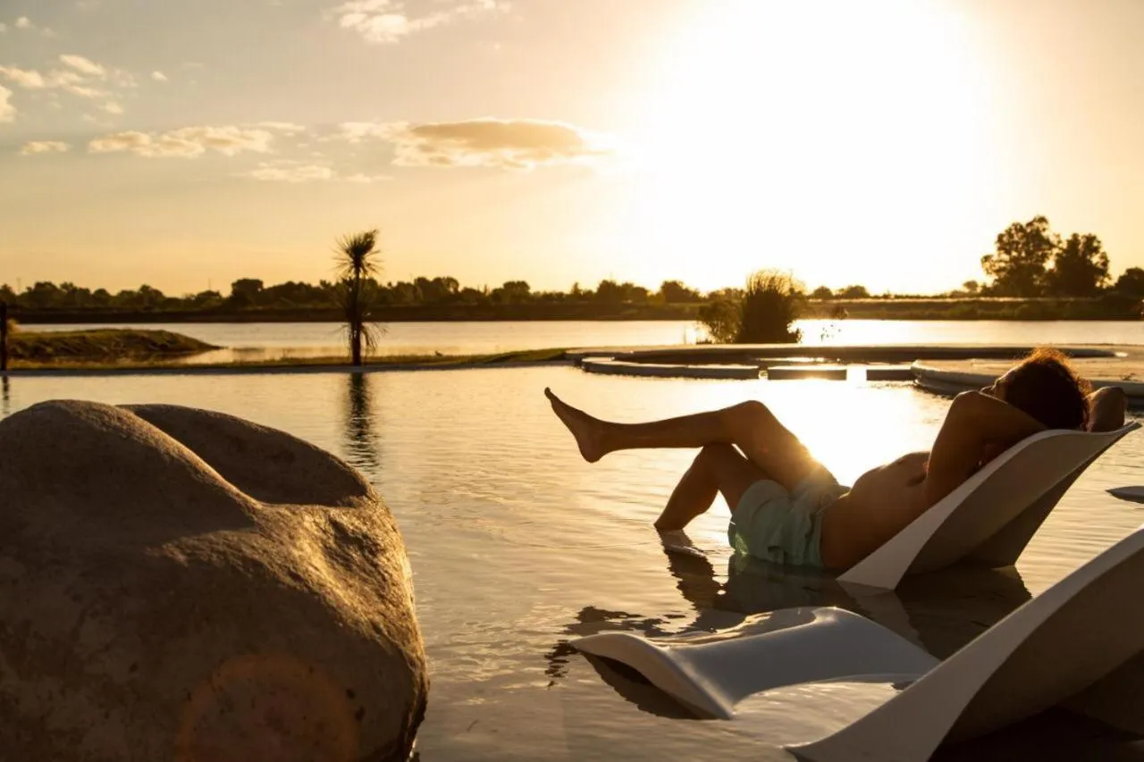 Swimming pool in Howard Johnson Resort & Convention Center Ezeiza