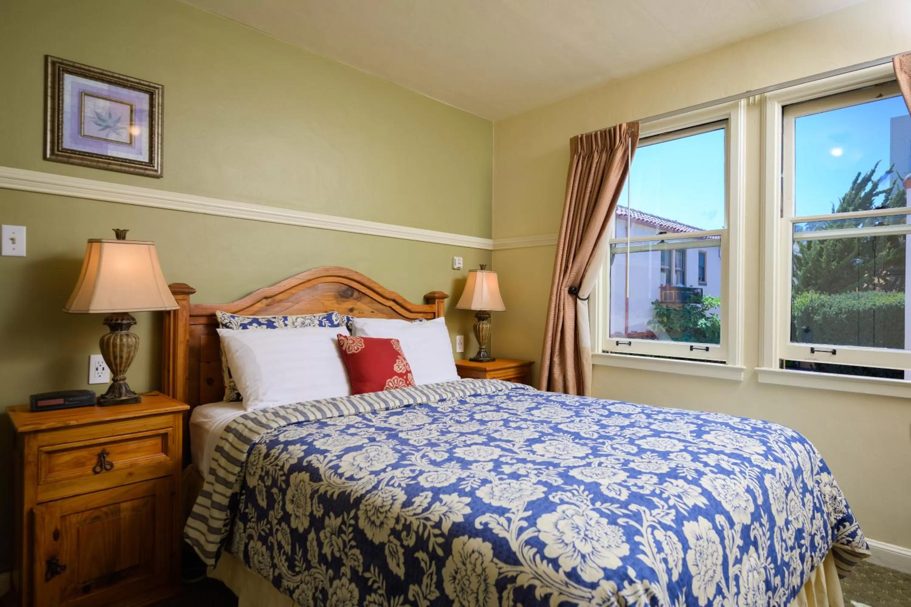 Coffee/tea facilities, Bed in Marina Motel