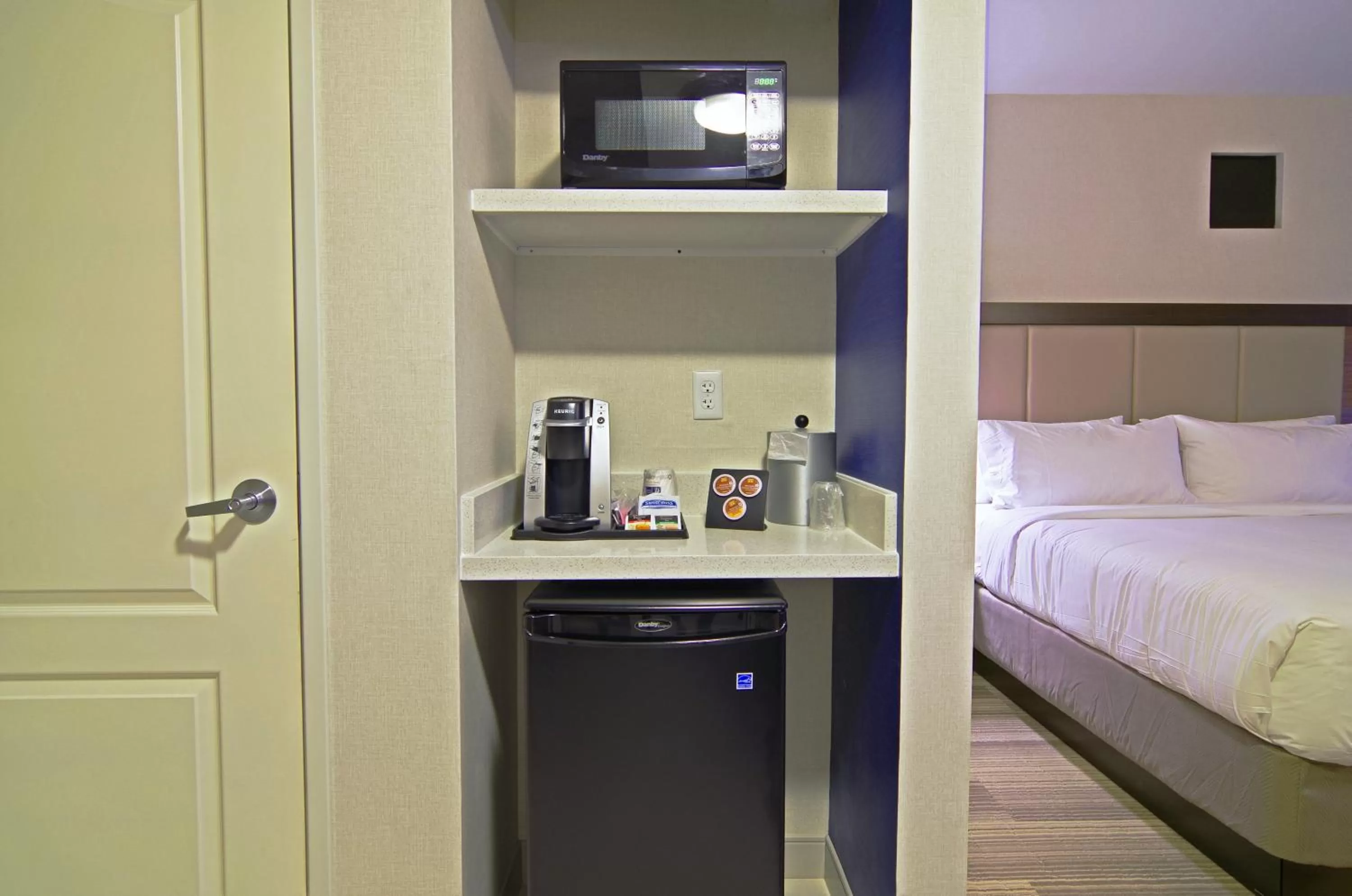 Photo of the whole room, Bed in Holiday Inn Express & Suites - Phoenix North - Scottsdale by IHG