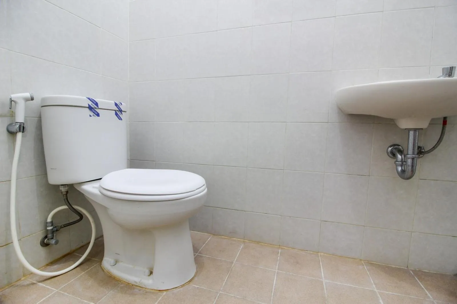 Bathroom in RedDoorz Plus near Alun Alun Selatan