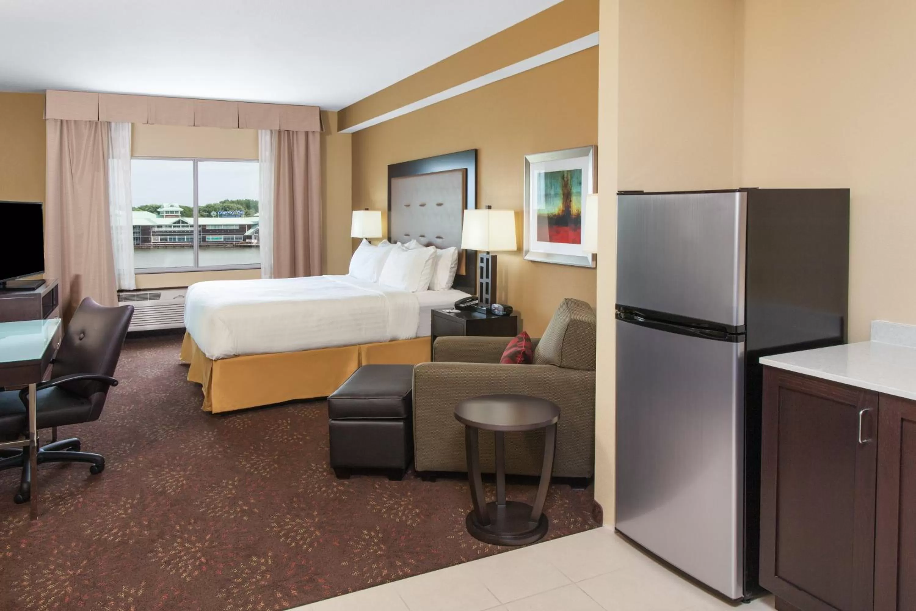 Photo of the whole room, Bed in Holiday Inn Express & Suites Sandusky by IHG