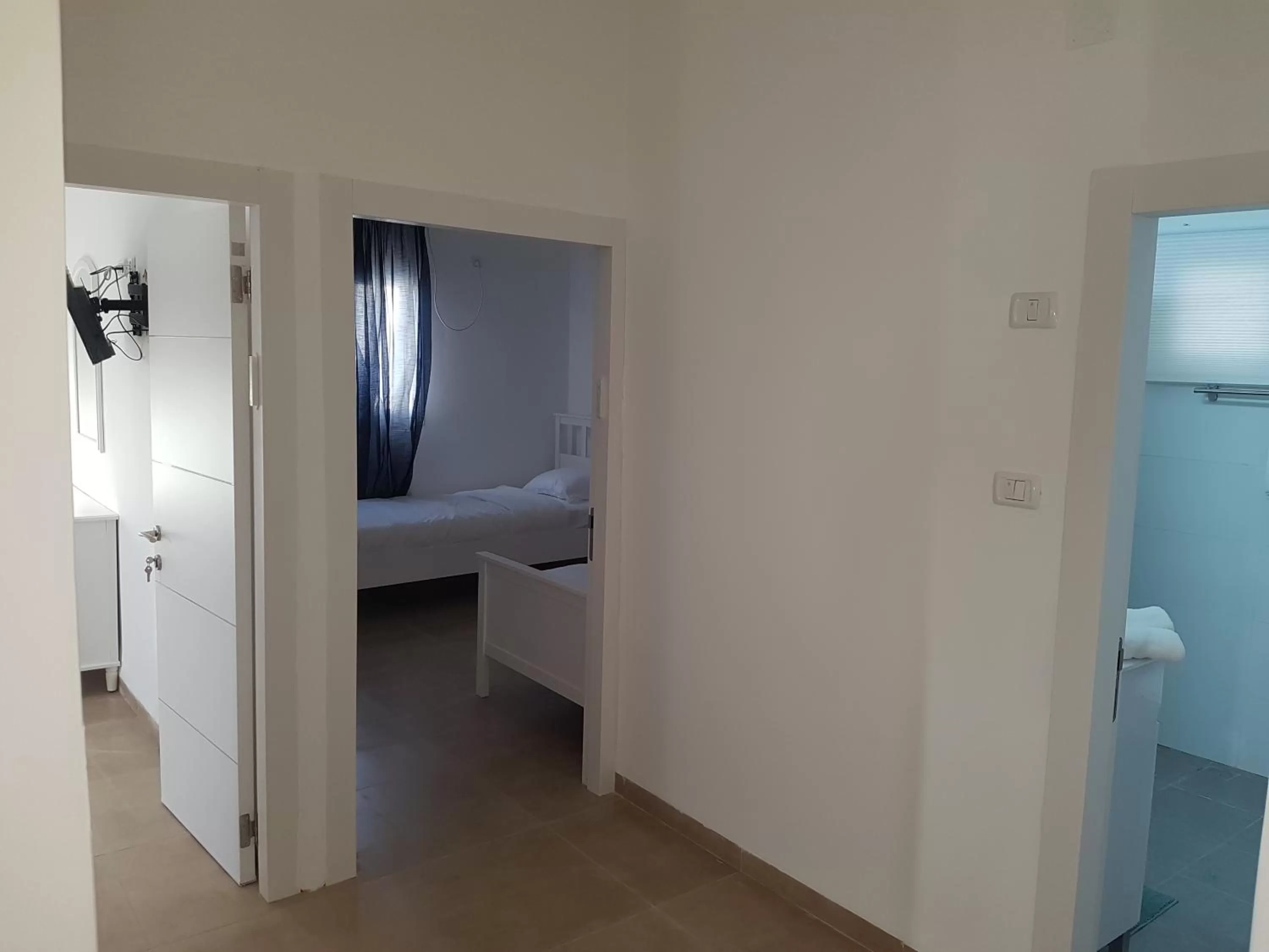 Bathroom, Bed in אבני החושן- Avnei Hoshen