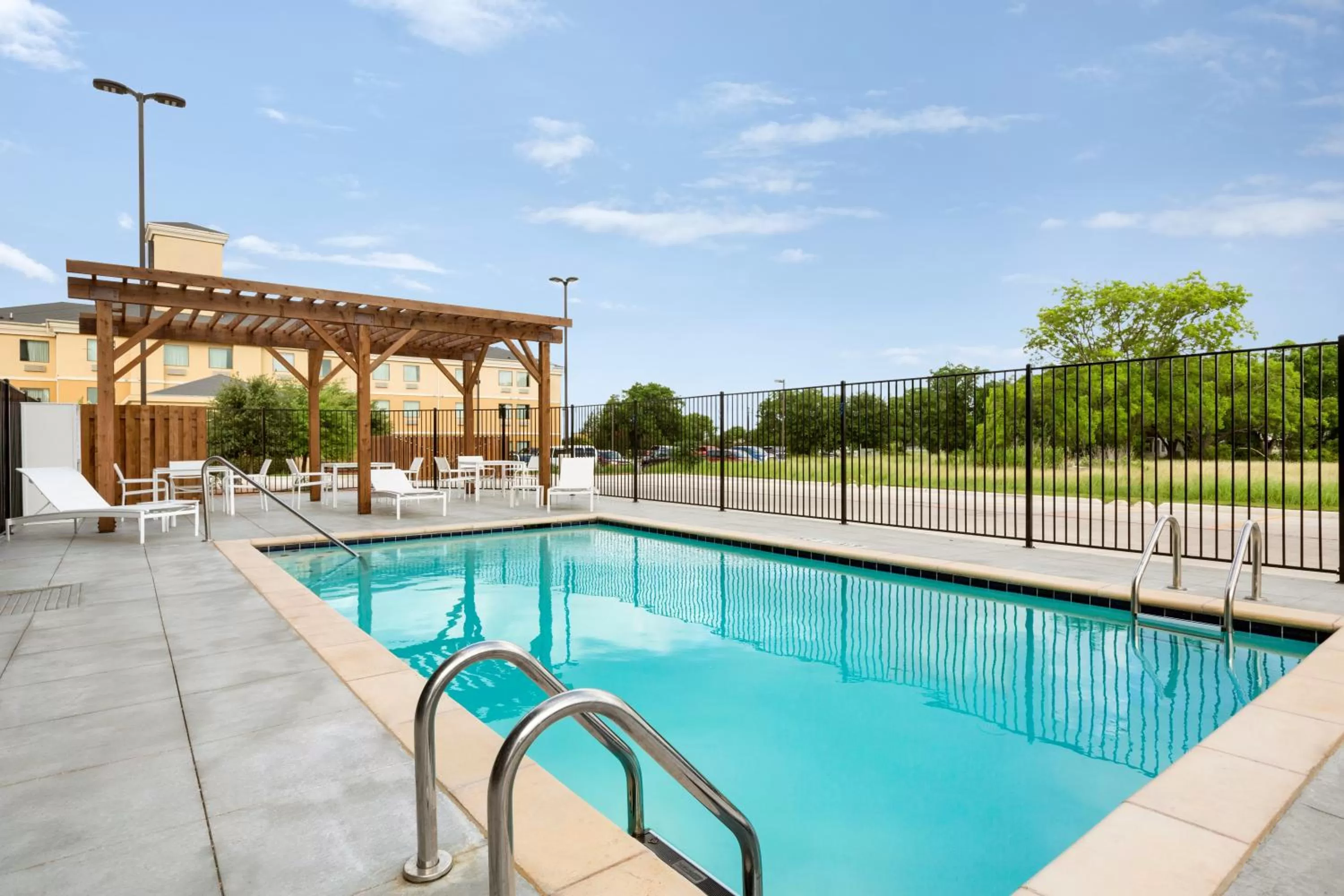 Swimming pool in Country Inn & Suites by Radisson, New Braunfels, TX
