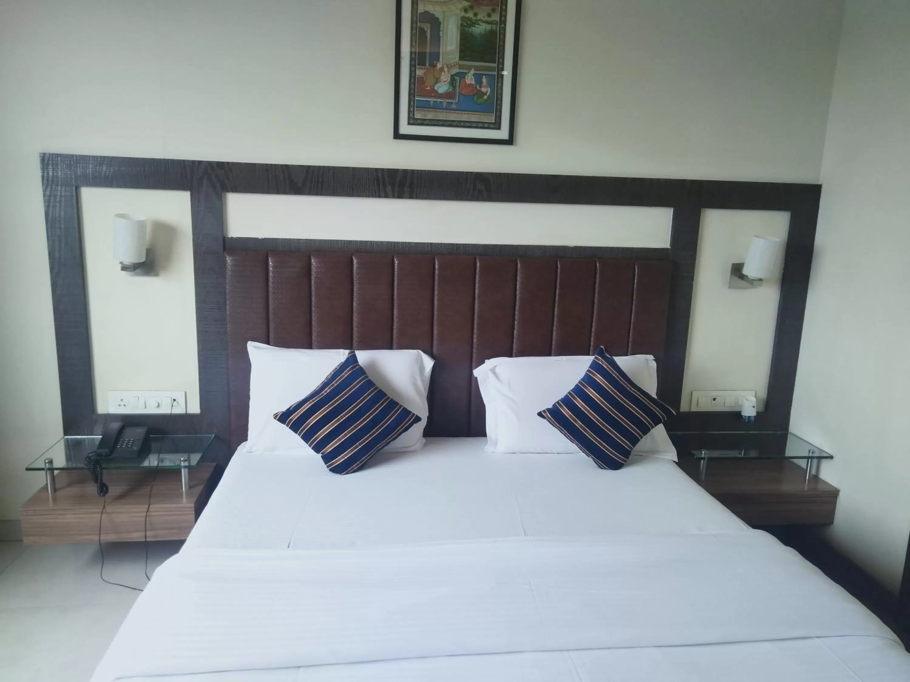 Bed in Hotel Udayanraje Palace