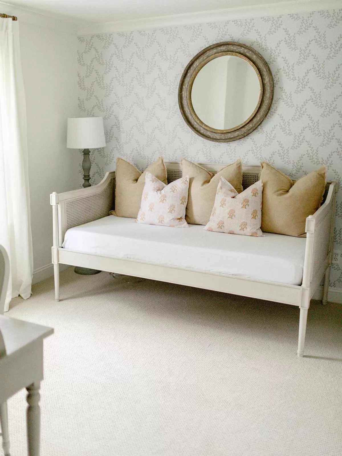 Seating area, Bed in Fairville Inn
