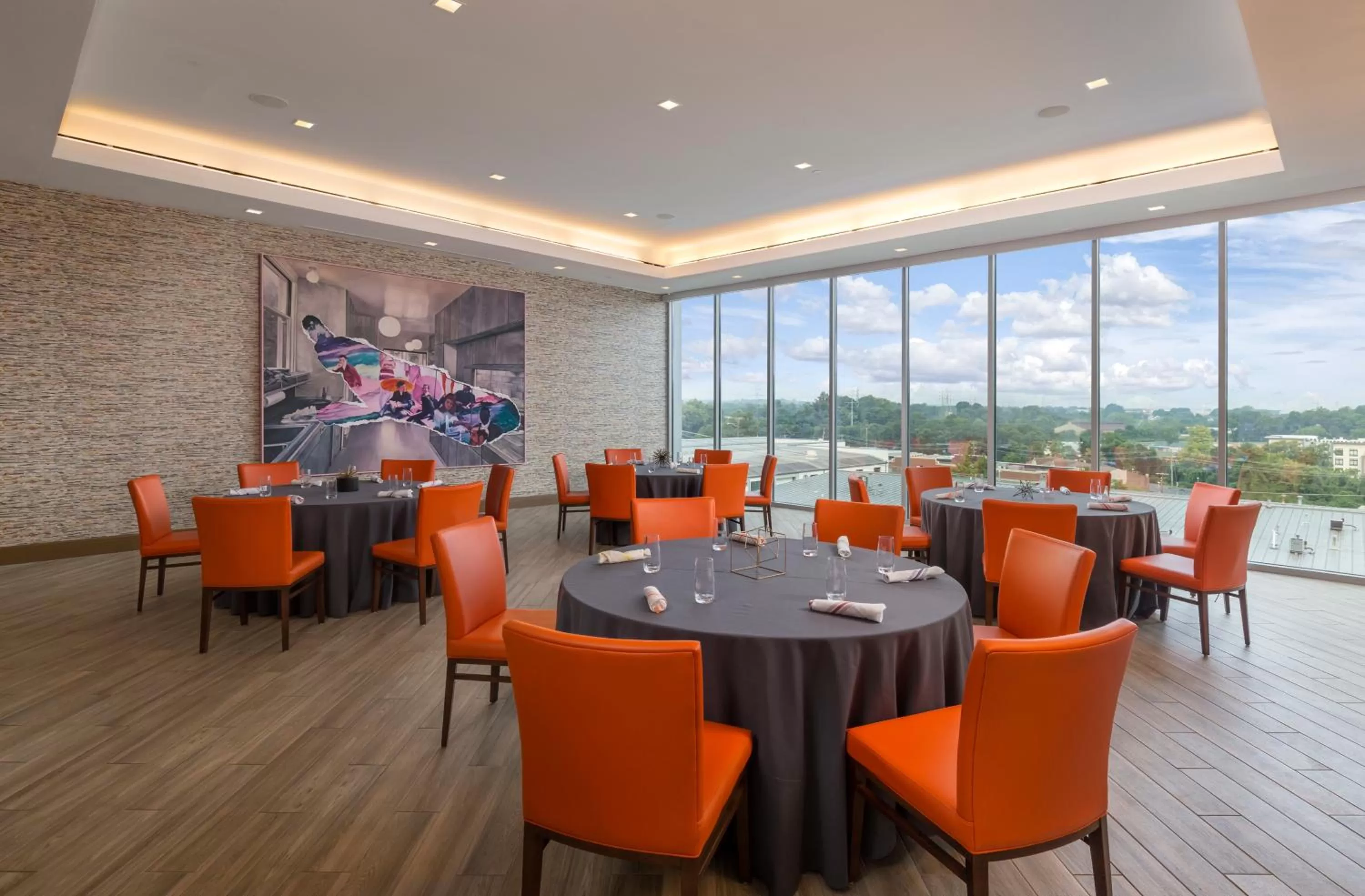 Restaurant/places to eat in The Summit Hotel