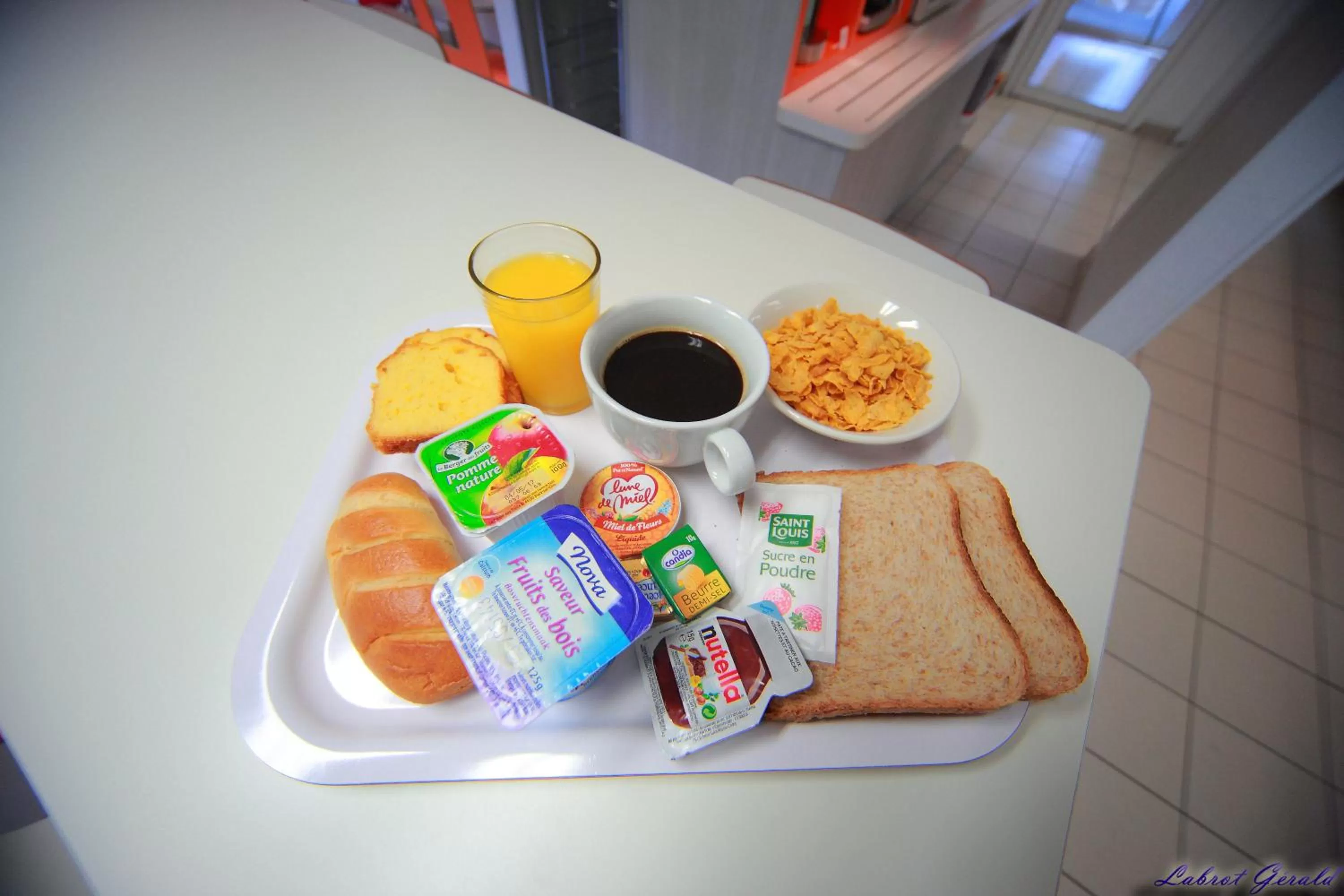 Food and drinks in Premiere Classe Ales - Anduze