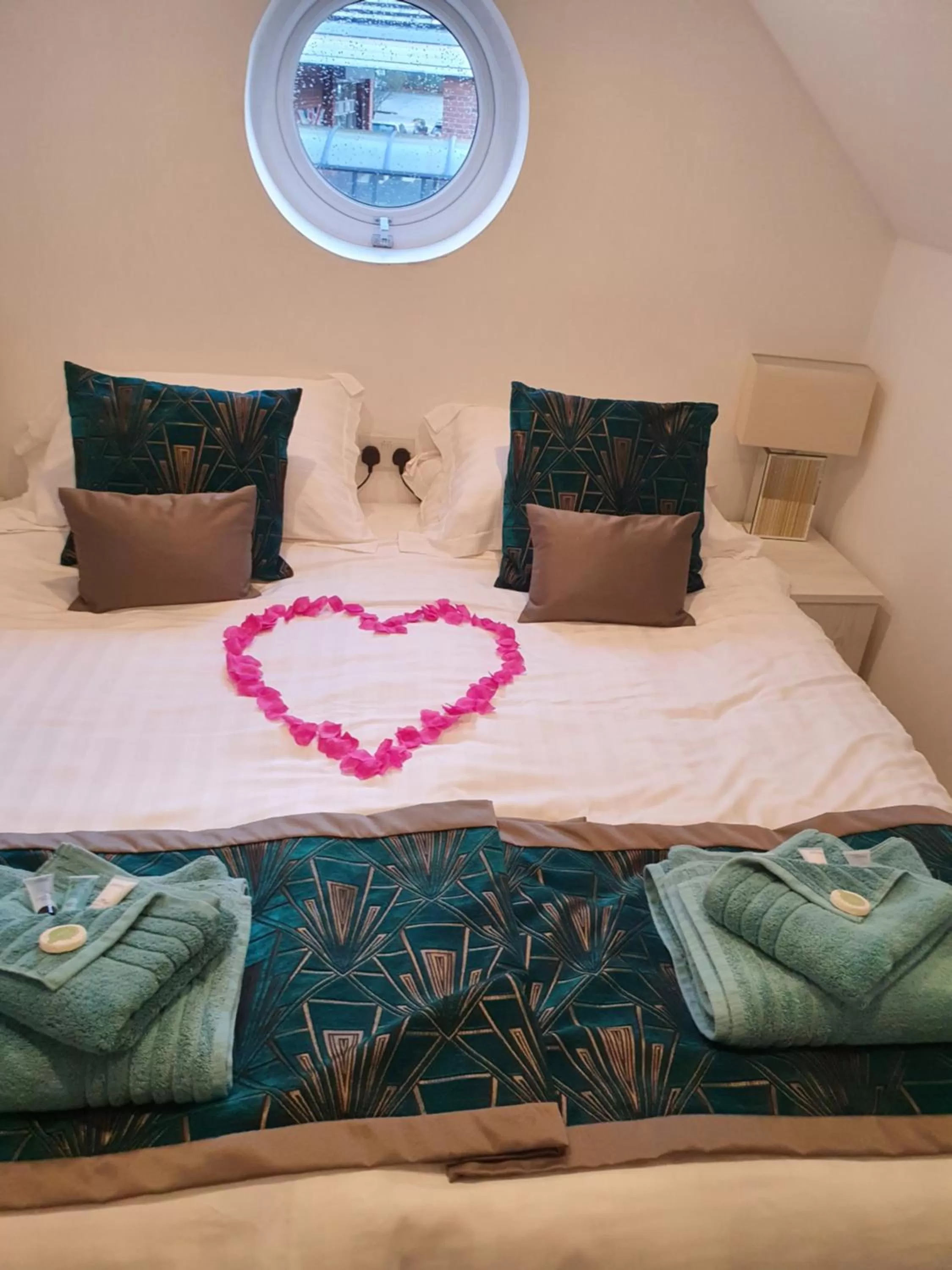 wedding, Bed in The Wheatsheaf Inn