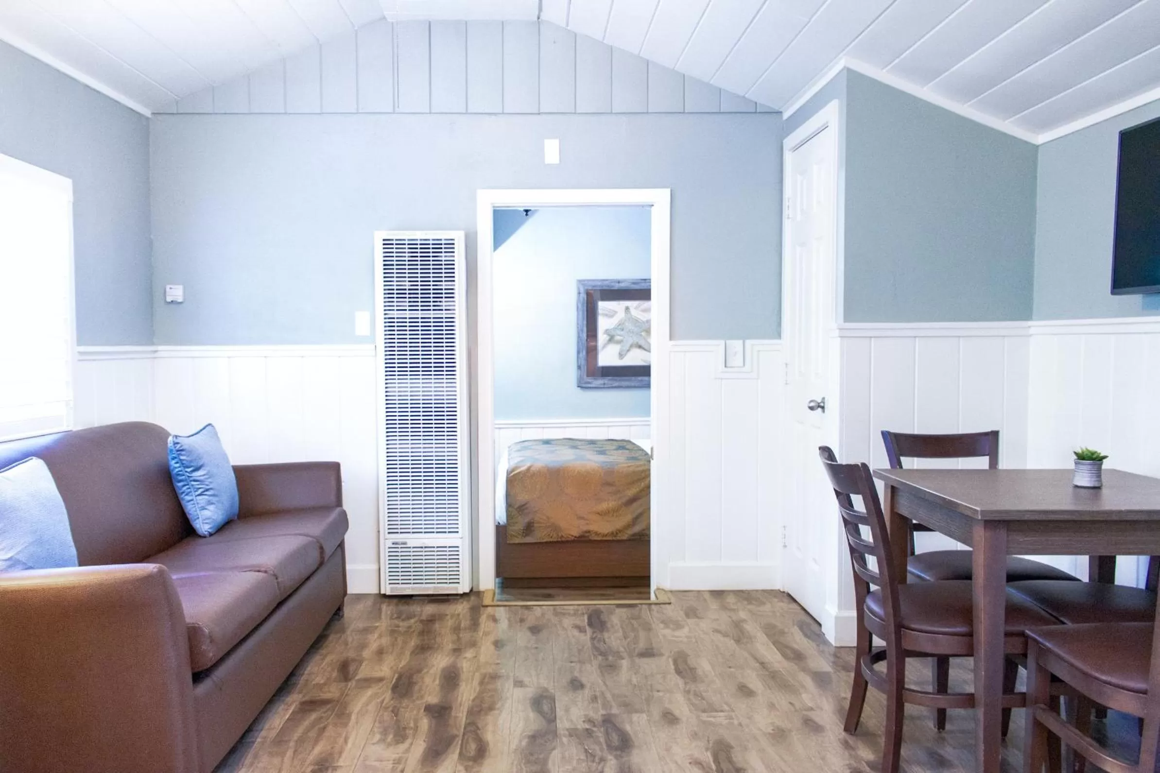 Living room in Ocean Echo Inn & Beach Cottages