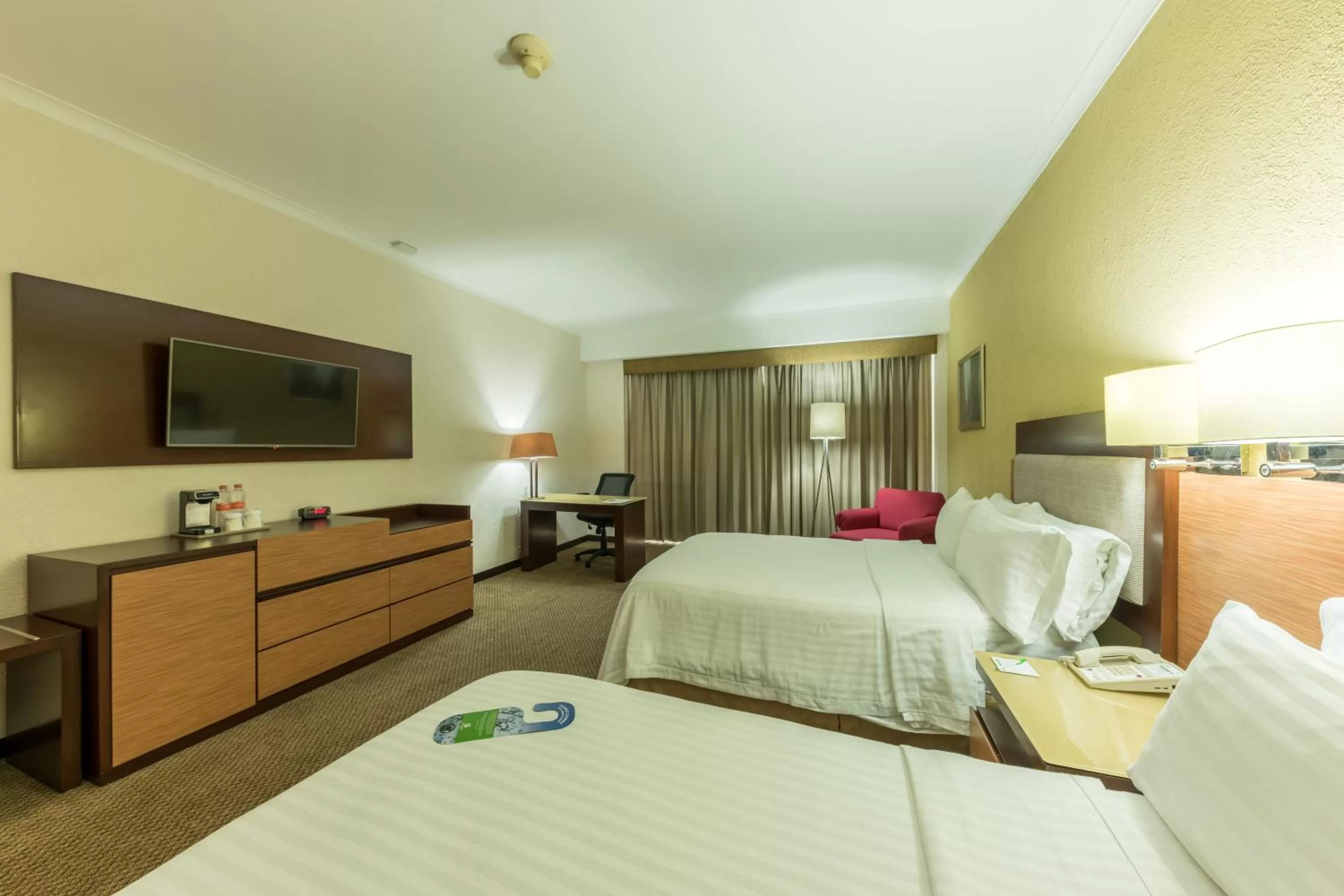Bedroom, Bed in Holiday Inn Guadalajara Select by IHG