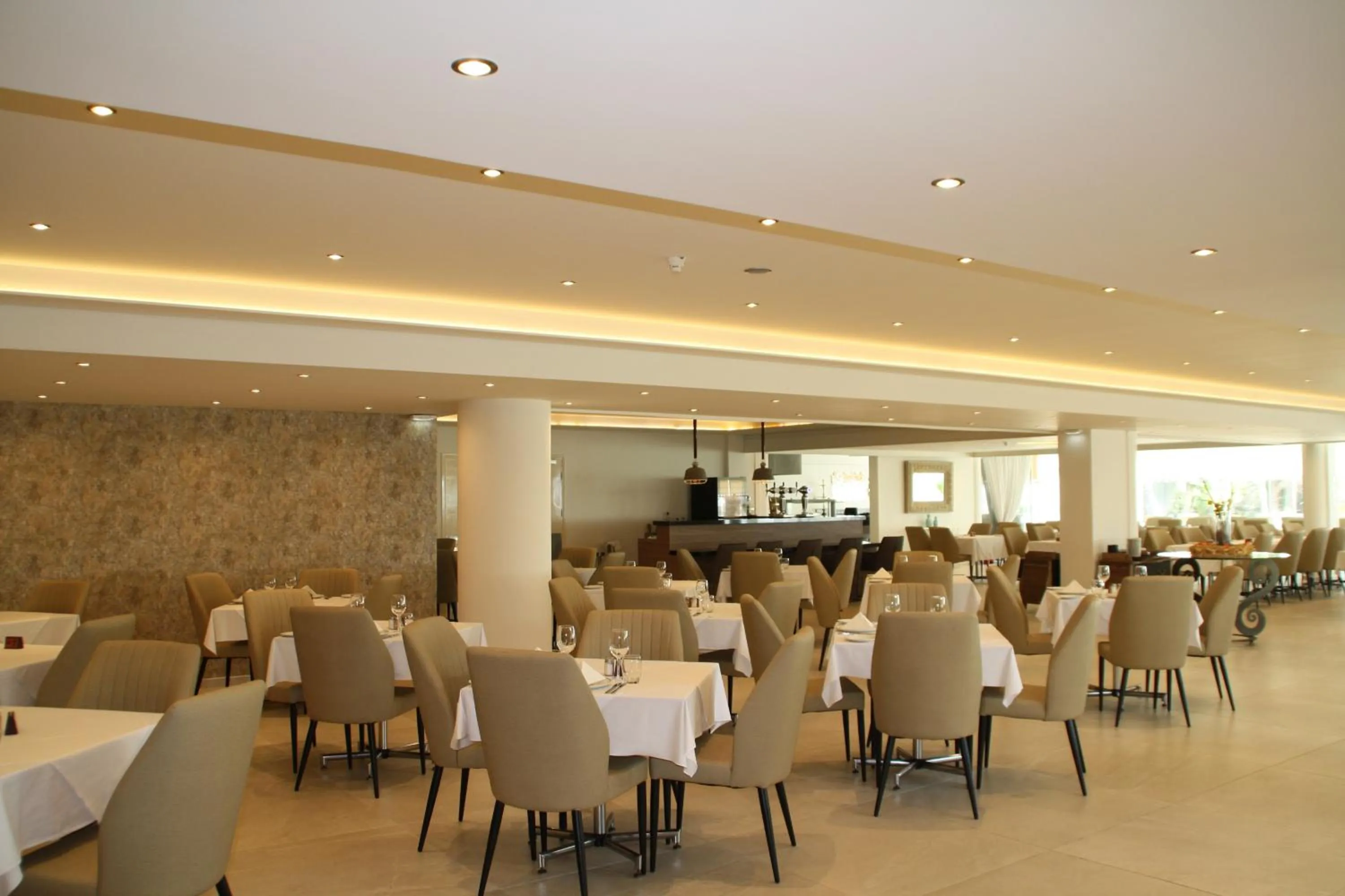 Restaurant/places to eat in Queens Bay Hotel