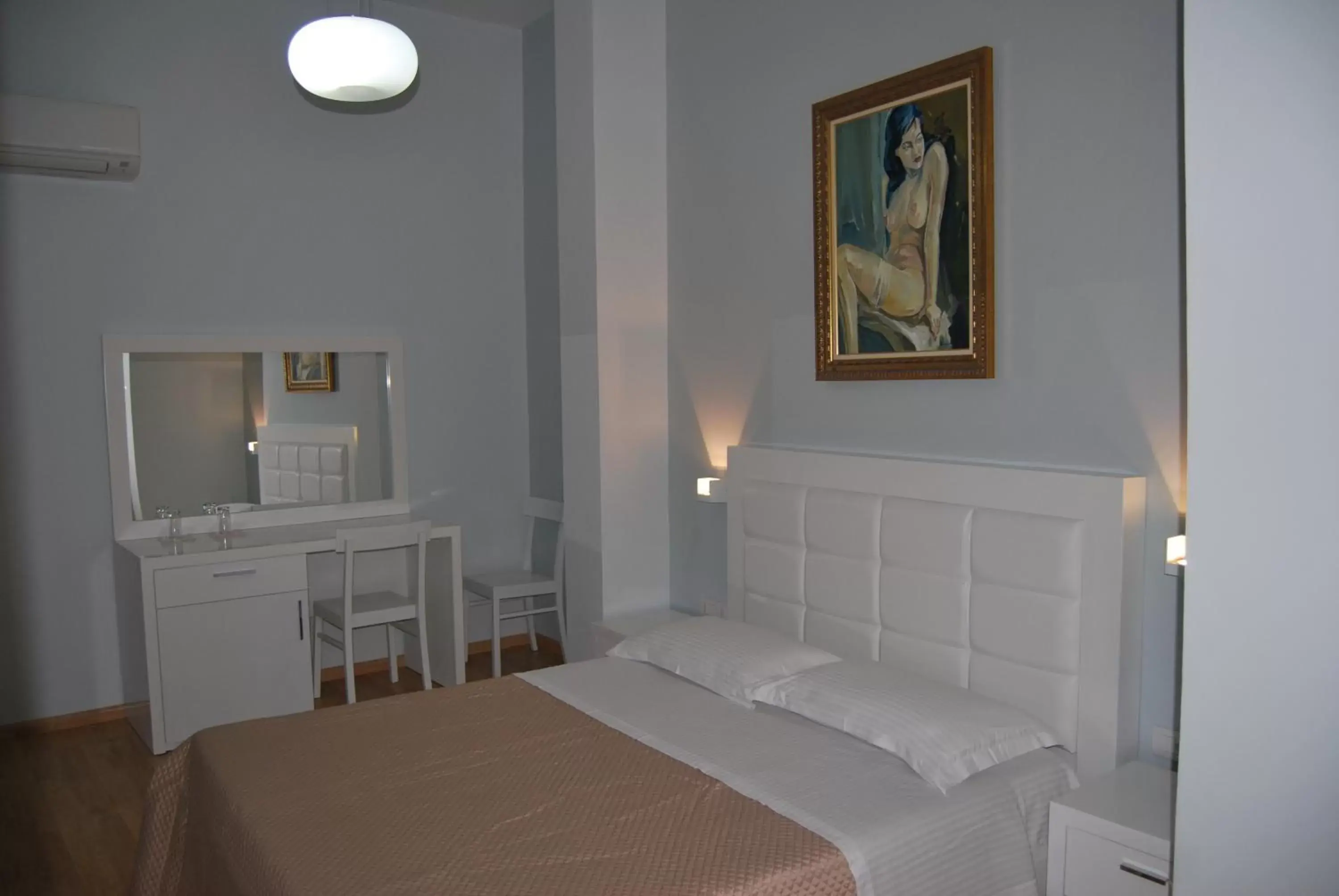 Double Room in Hotel & Restaurant White City Double Room in Hotel & Restaurant White City