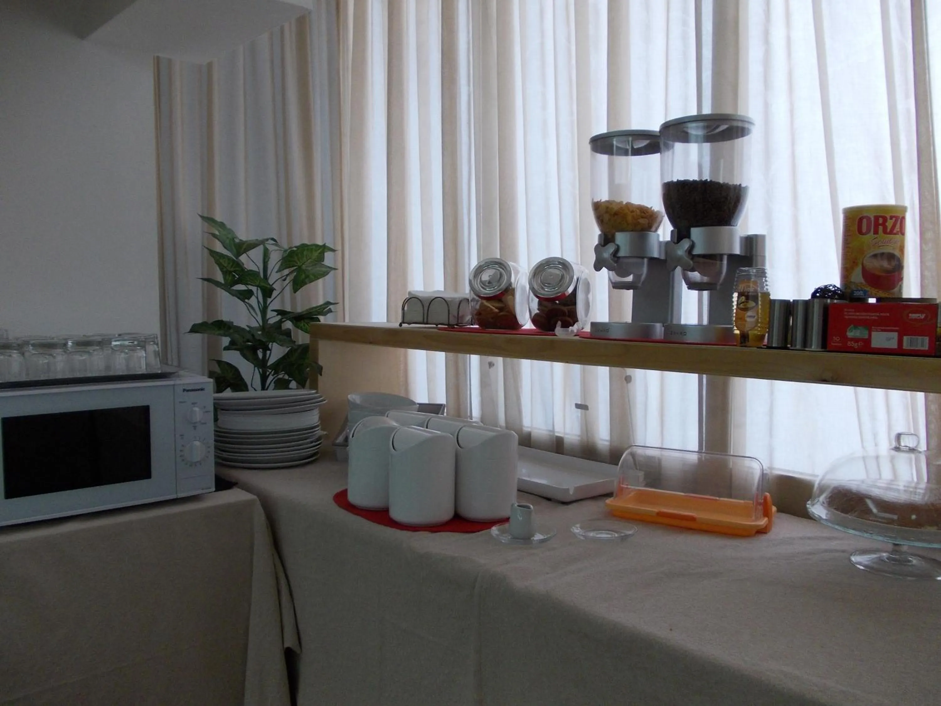 Restaurant/places to eat in Hotel Catania Town