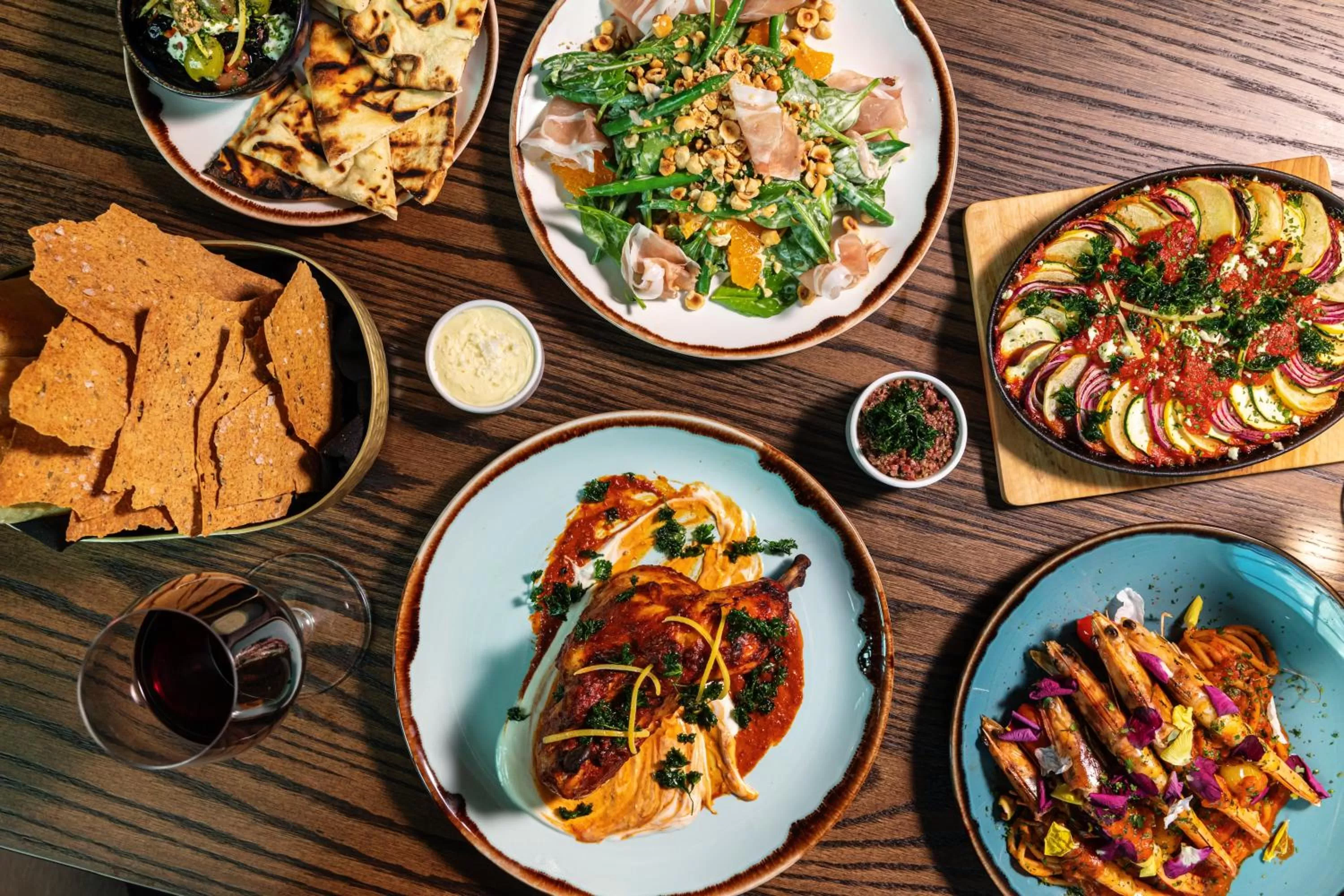 Restaurant/places to eat in Atheneum Suite Hotel